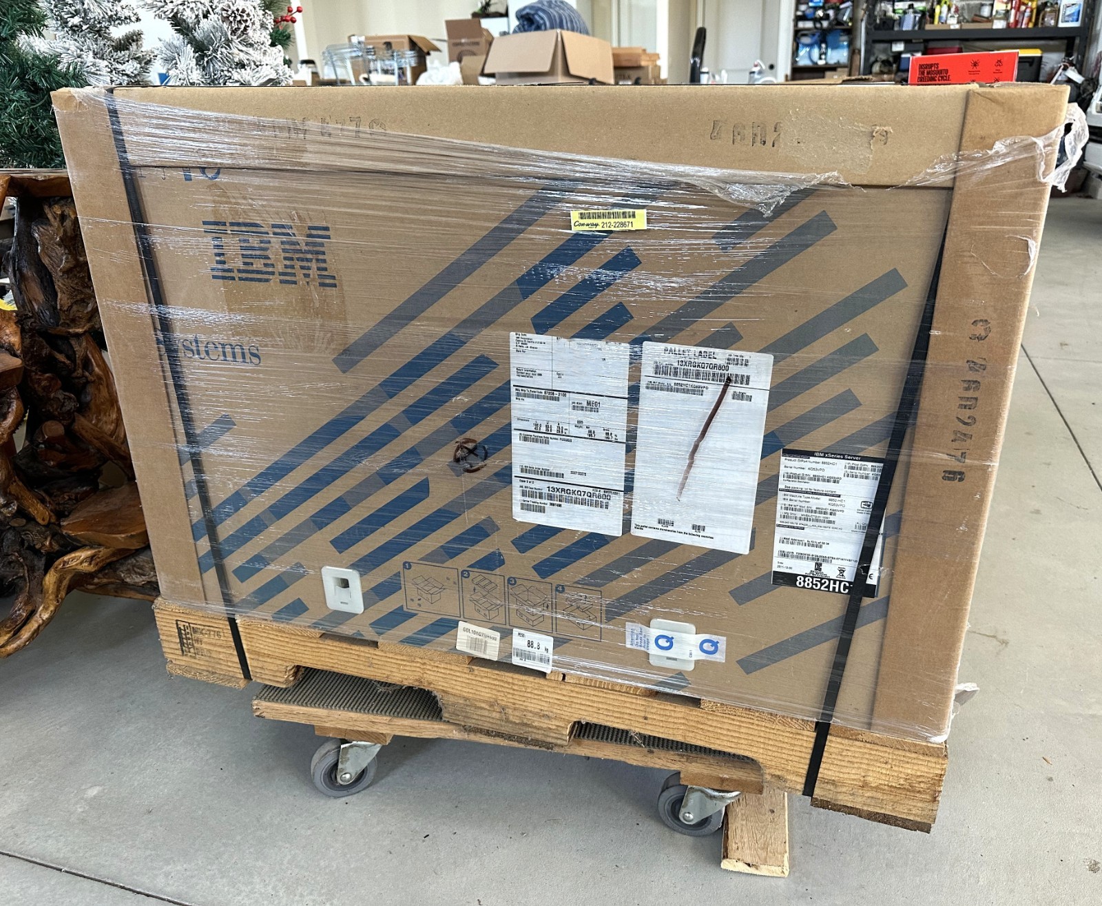 New Old-Stock Factory Sealed IBM BladeCenter H Chassis 8852-HC1 Server System