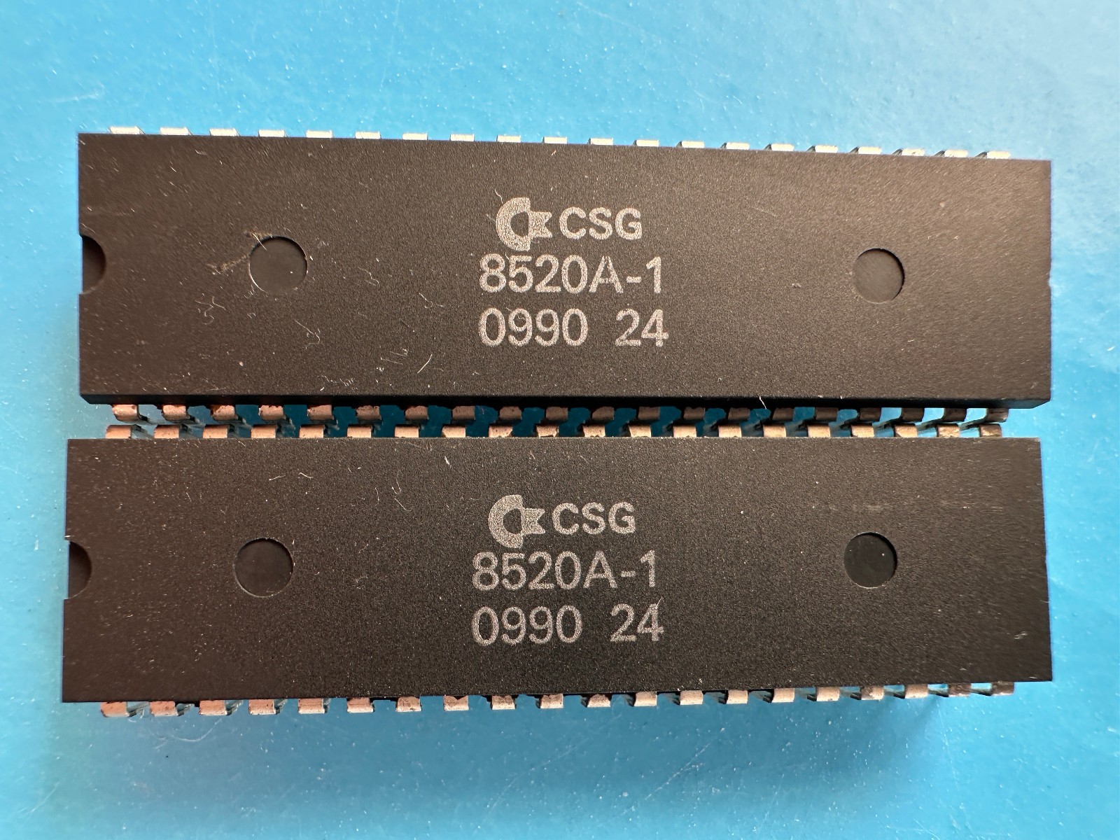 CSG/MOS 8520A-1 ( 2 x CHIP ) ODD EVEN from an AMIGA 500 #09 90