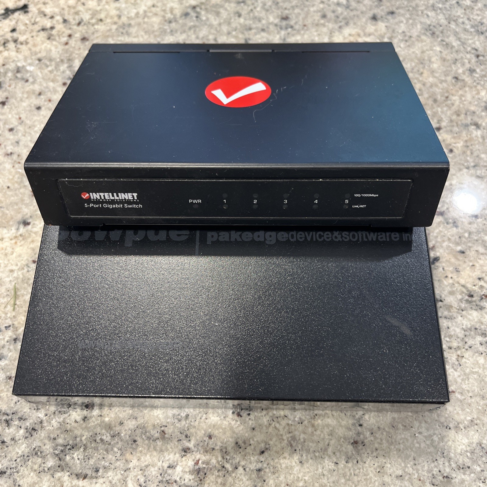 2 Switch Lot INTELLINET 5-Port Gigabit Ethernet Switch & 8-Port s8Wpde