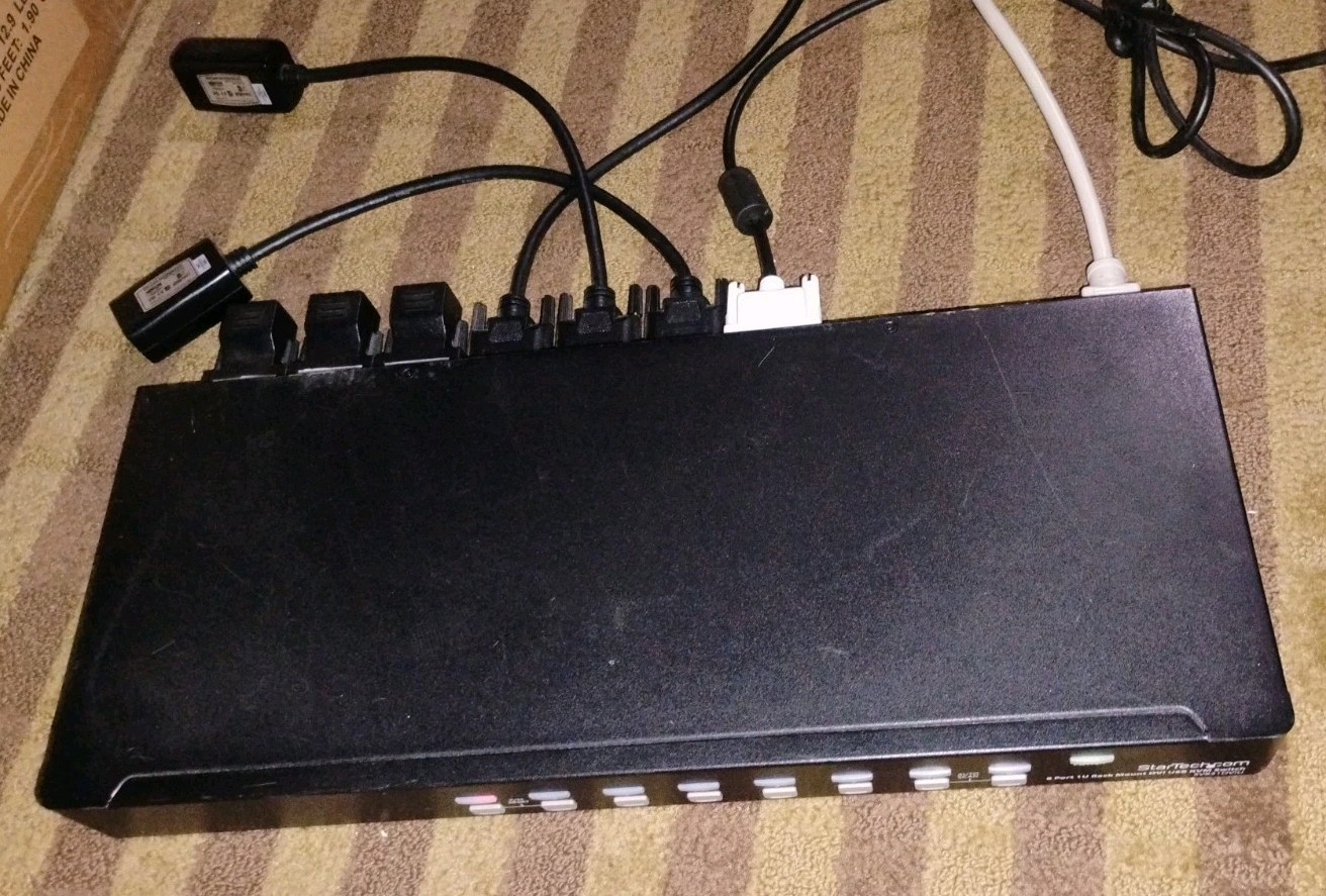 StarTech.com 8 Port 1U Rack Mount DVI USB KVM Switch SV831DVIU With Extras Used 