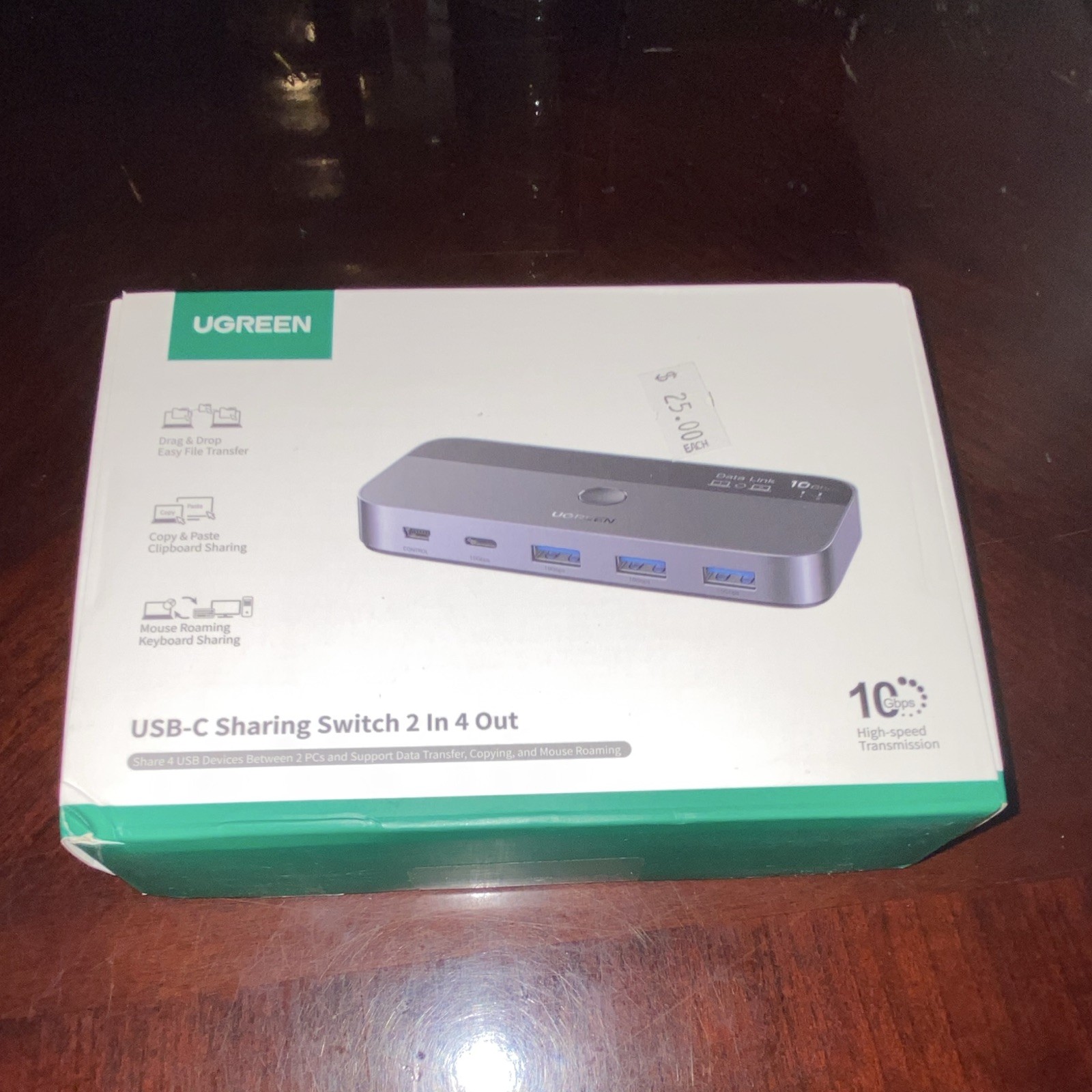 UGREEN USB-C Sharing Switch 2 In 4 Out USB 3.2 Gen 2 10Gbps Gray CM699