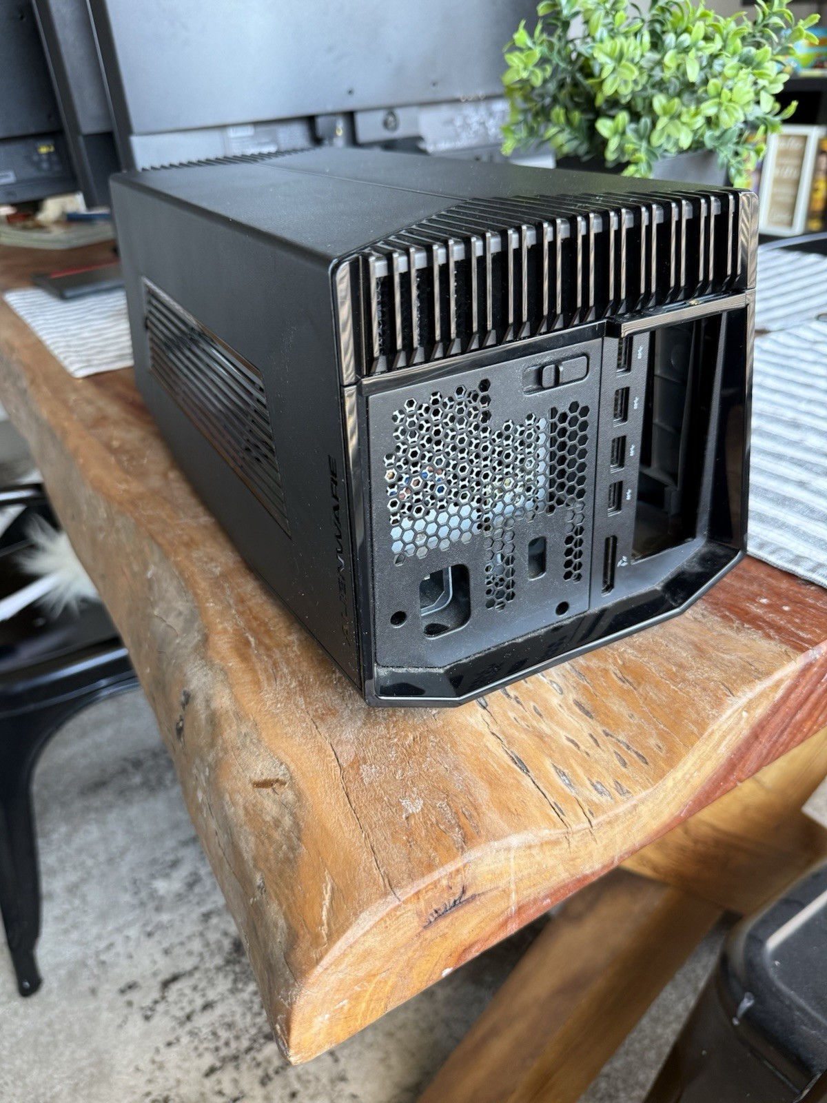 Dell Alienware Z01G Graphics Amplifier NOT TESTED - NO GPU
