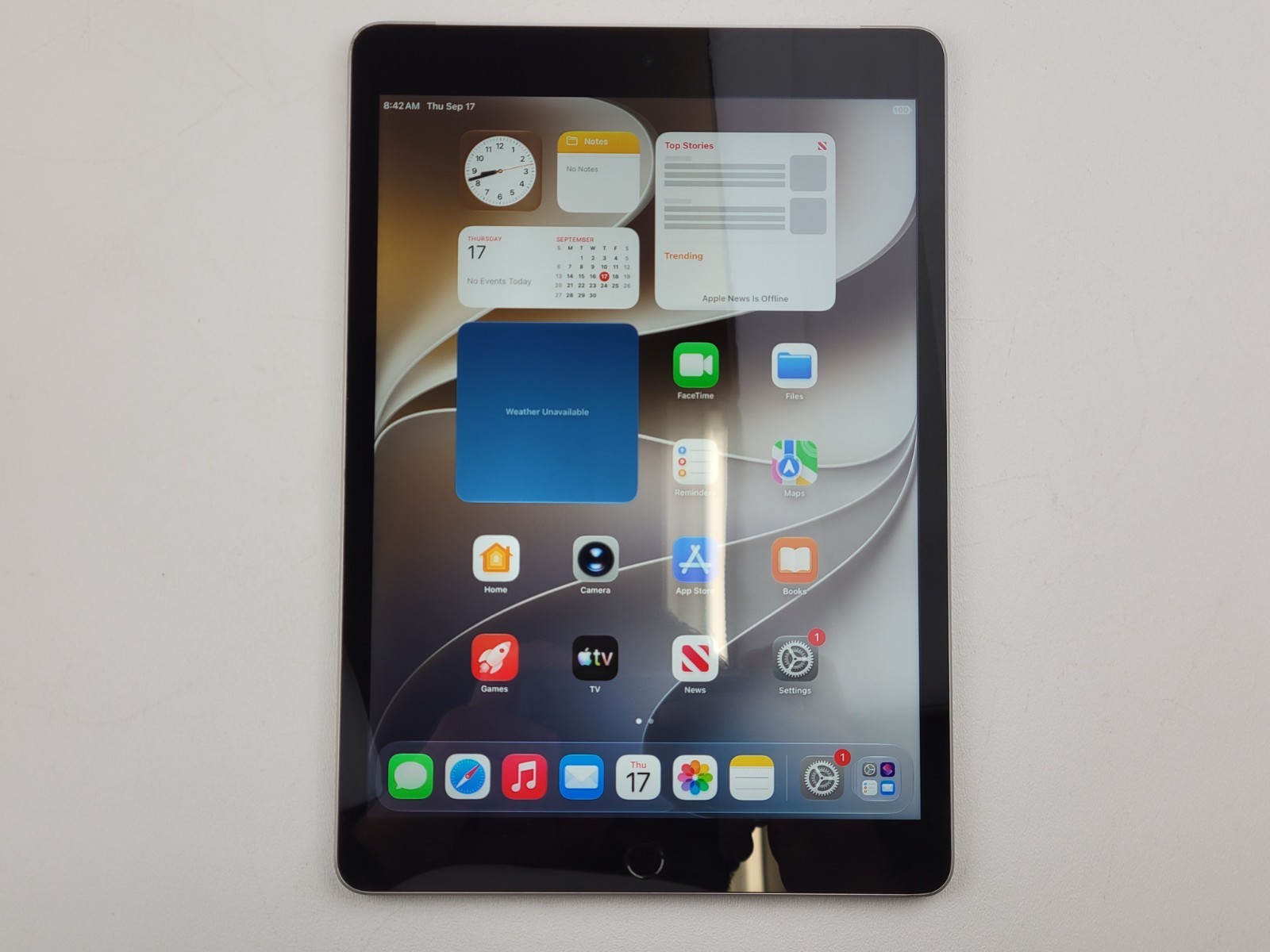 Apple iPad (9th Gen.) (A2603) 64GB, Wi-Fi + 4G (Unlocked) 10.2" Tablet - H9489