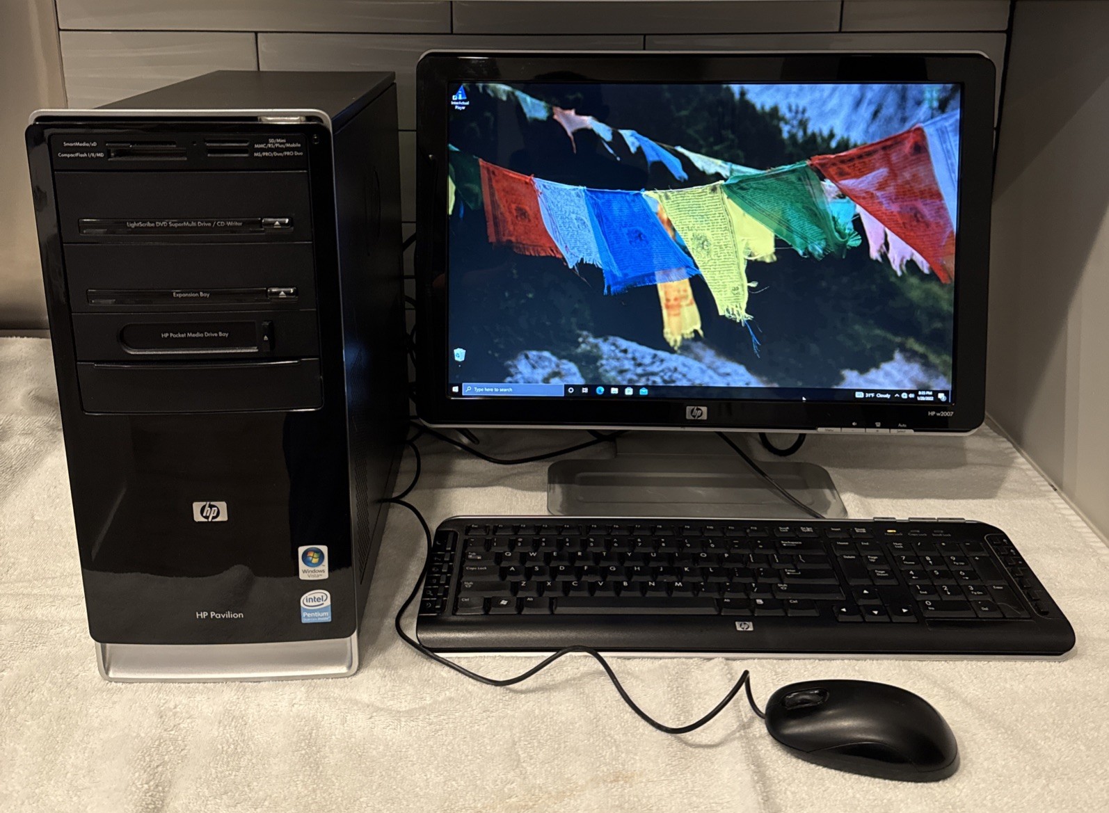 HP Pavilion Desktop a6317c Windows 10 Education Monitor Accessories Original Box