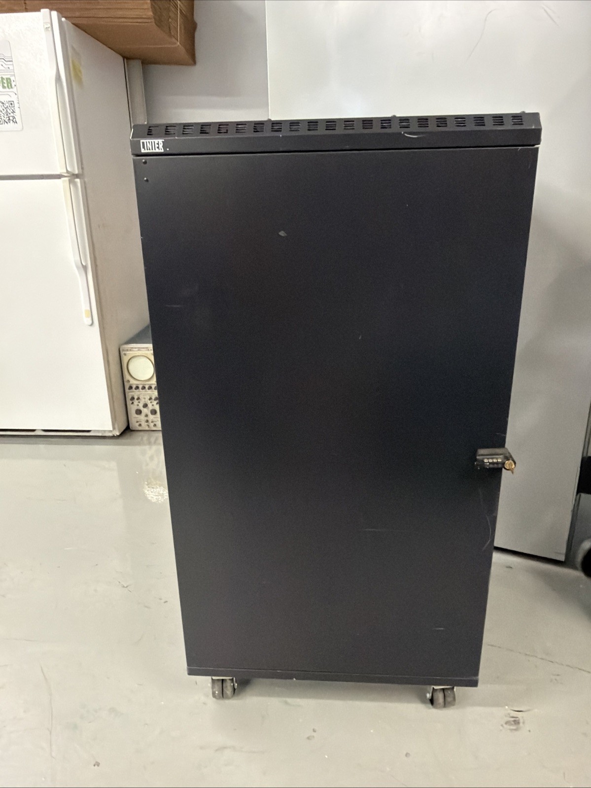 Linier 22U Cabinet Network Server Rack Cabinet Enclosure PICK UP ADDISON TX