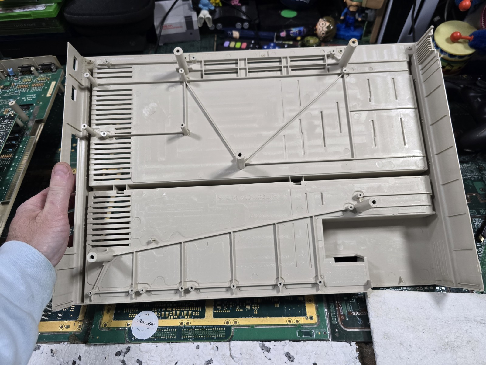 Amiga 1000 EXACT EMPTY BOTTOM CASE #1-GOOD SCREW POSTS-INTACT-CLEAN-SEE ALL