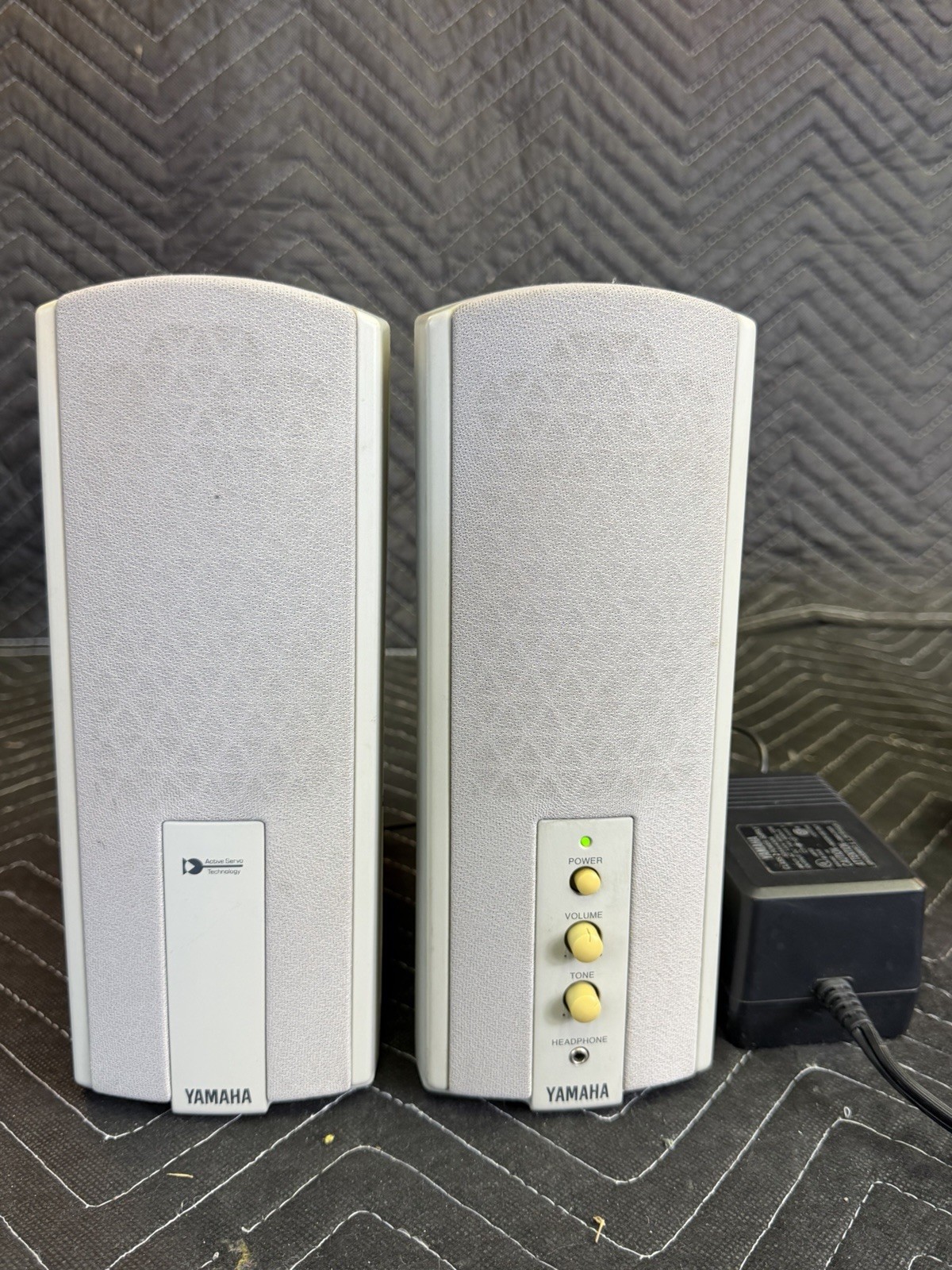 Yamaha YST-M15 Powered Multimedia Speakers Active Servo Tech + Power Adapter