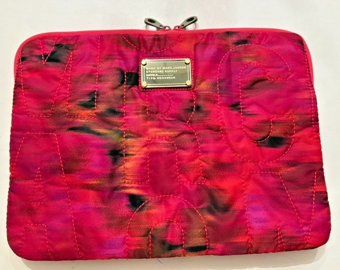 MARC BY MARC JACOBS QUILTED NYLON LAPTOP COMPUTER CASE SLEEVE 14" X 10" TIE-DYE