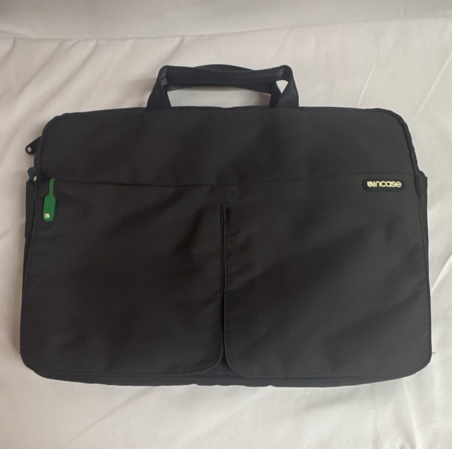 Incase 15in Nylon Laptop Sleeve Case Black/Green Padded Zipper Closure