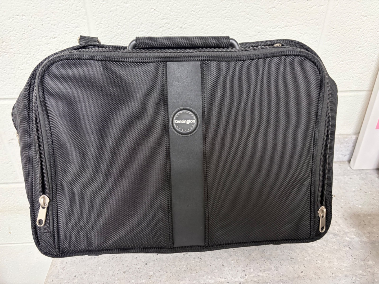 Kensington Contour Laptop Bag 17 Inch Travel Work Case Padded
