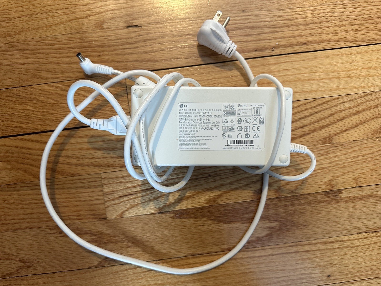 LG AC Adapter Model-DA-180C19 Output-19V-9.48A
