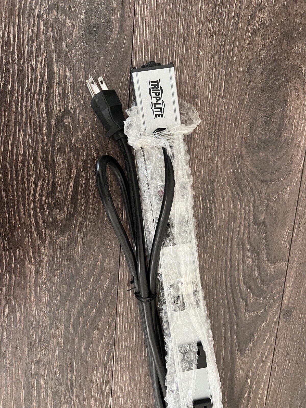 TRIPP LITE 15-Amp Vertical Power Strip (16-outlet) PS4816