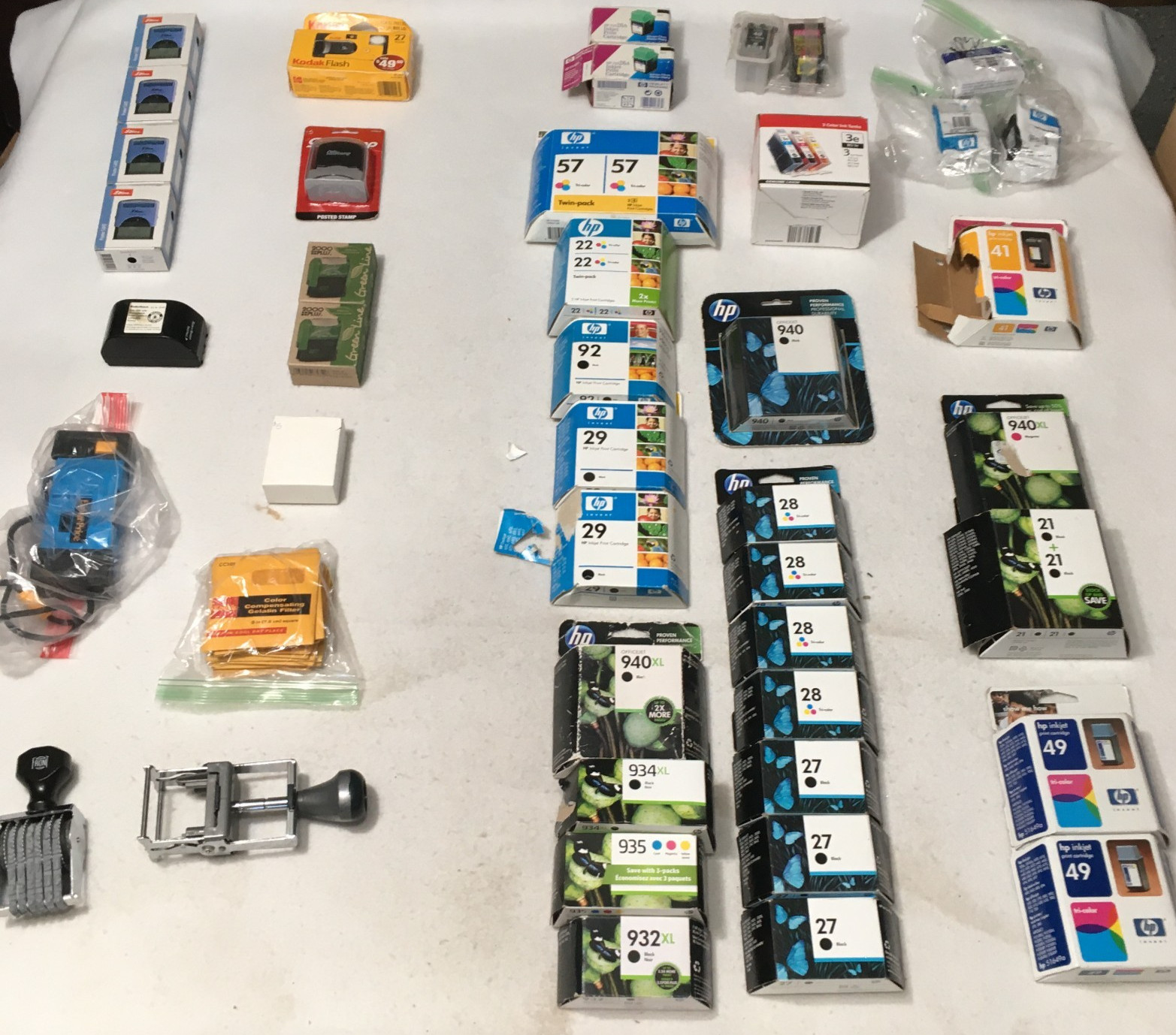 Lot of 40  + HP 27, 28, 29, 57, 940 Cartridge expired. cameras stamps plus +++