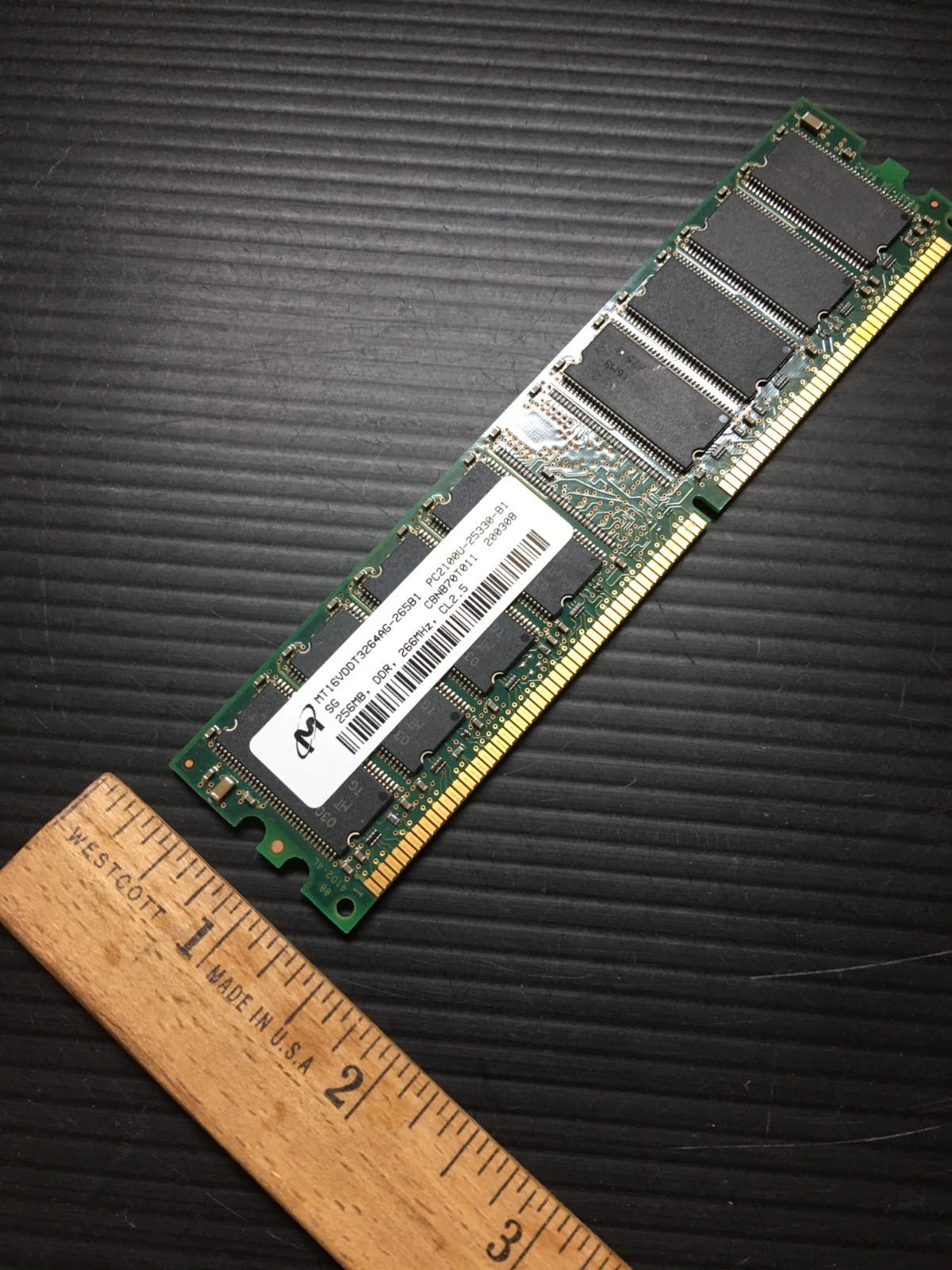 Micron MT16VDDT3264AG-265B1 PC2100U-25330-B1 256MB, DDR, 266MHz PC Memory