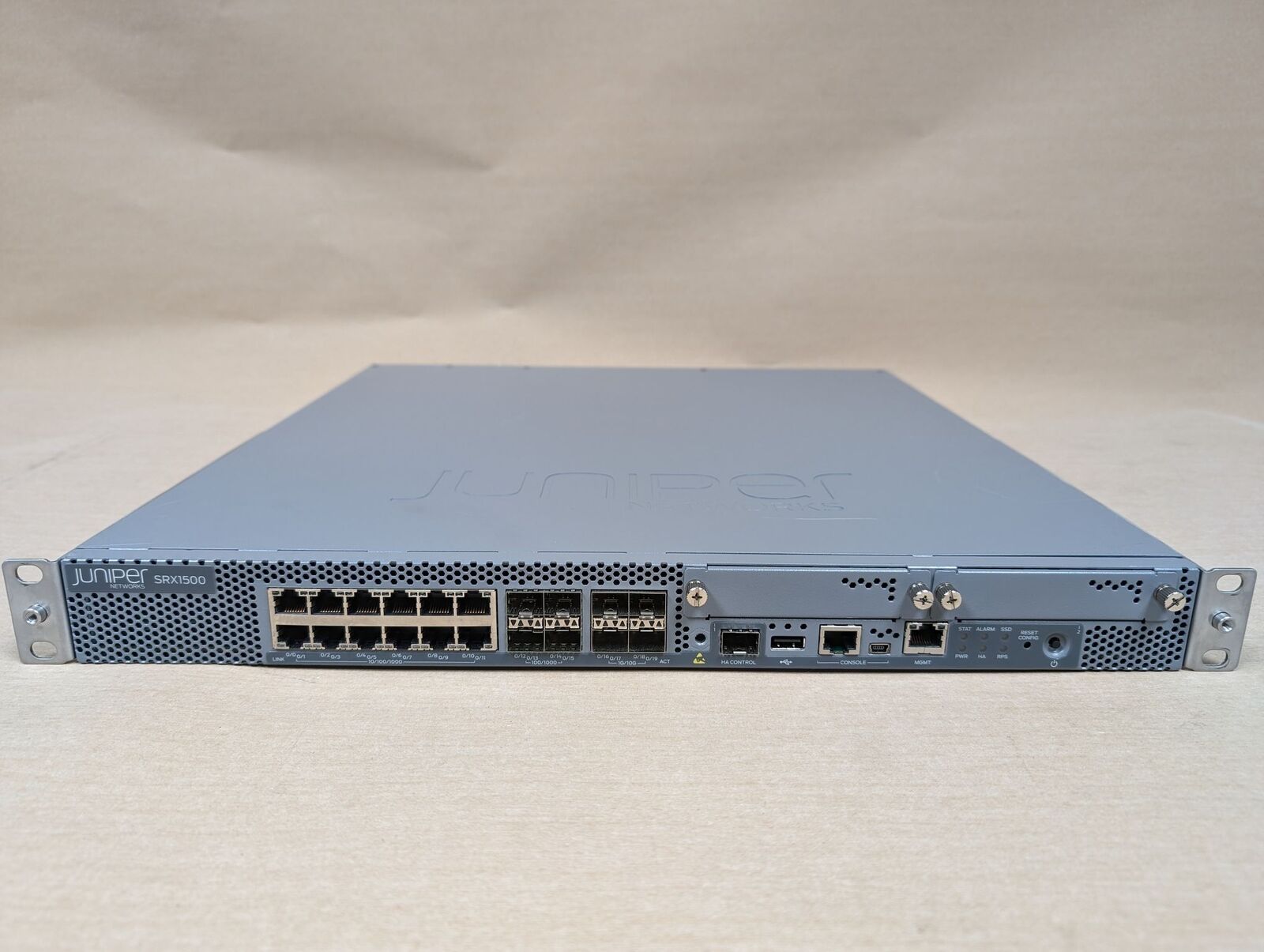 Juniper SRX1500 Firewall PN: SRX1500-SYS-JE-AC (Condition - Read below)