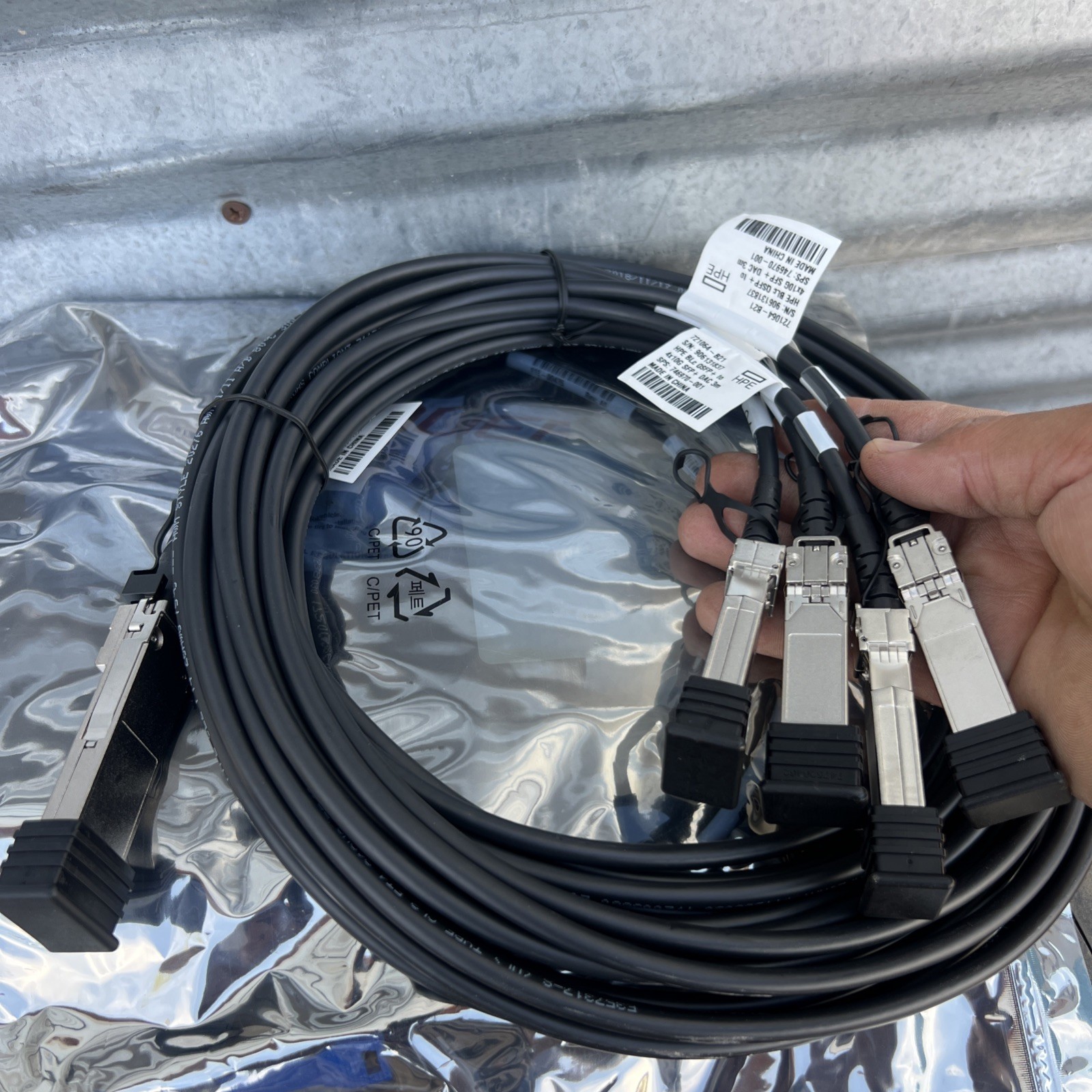 JG331A - HPE FlexNetwork X240 40G QSFP+ to 4x10G SFP+ 5-Metre DAC Cable