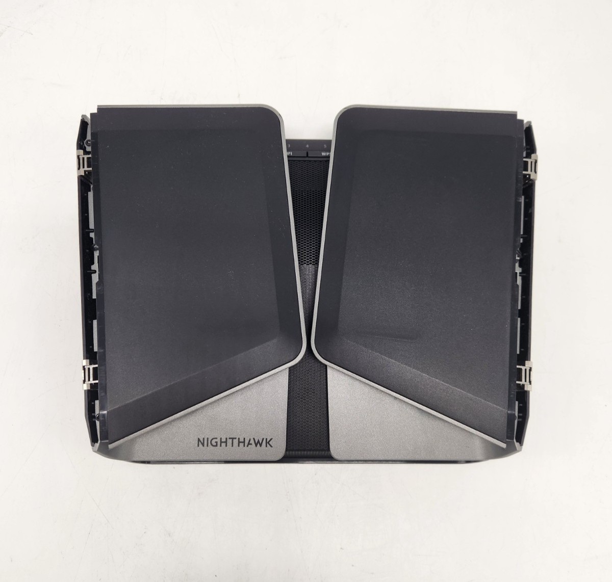 NETGEAR Nighthawk AX8 8-Stream AX5700 Wi-Fi Router Model RAX75