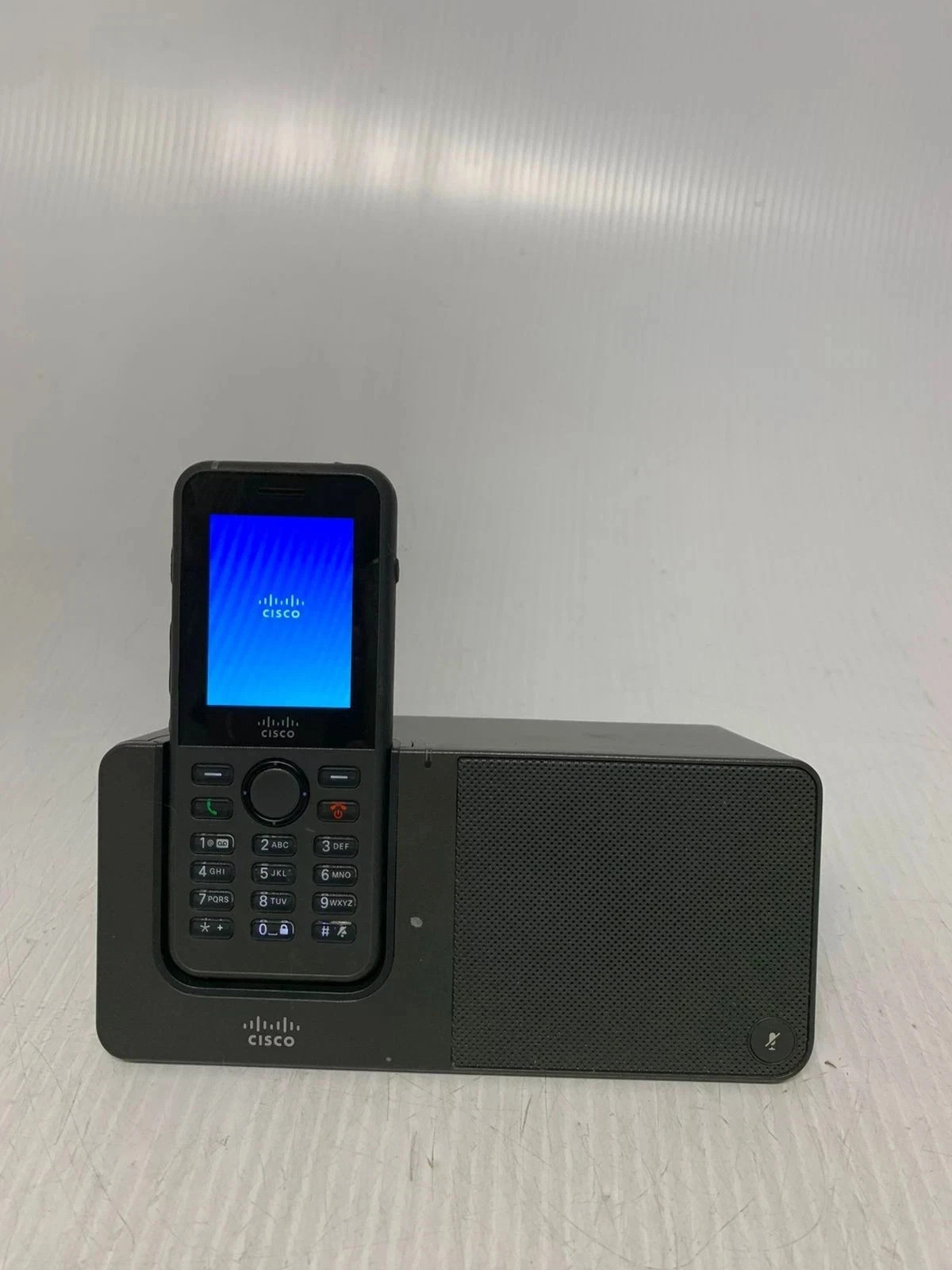 Cisco CP-8821 Wireless Phone with Docking Station CP-DSKCH-8821 