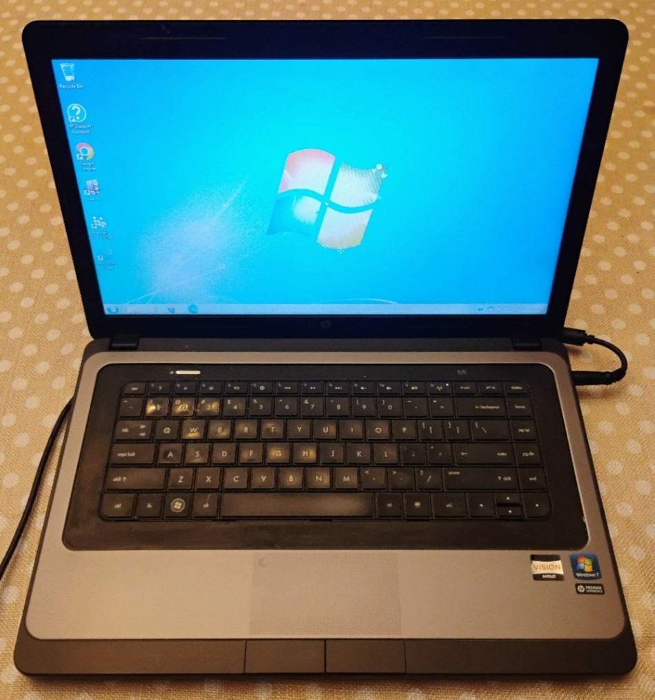 HP 2000-416DX Laptop - Win7Home/AMD E300  1.3GHz/4GB RAM/750GB HD