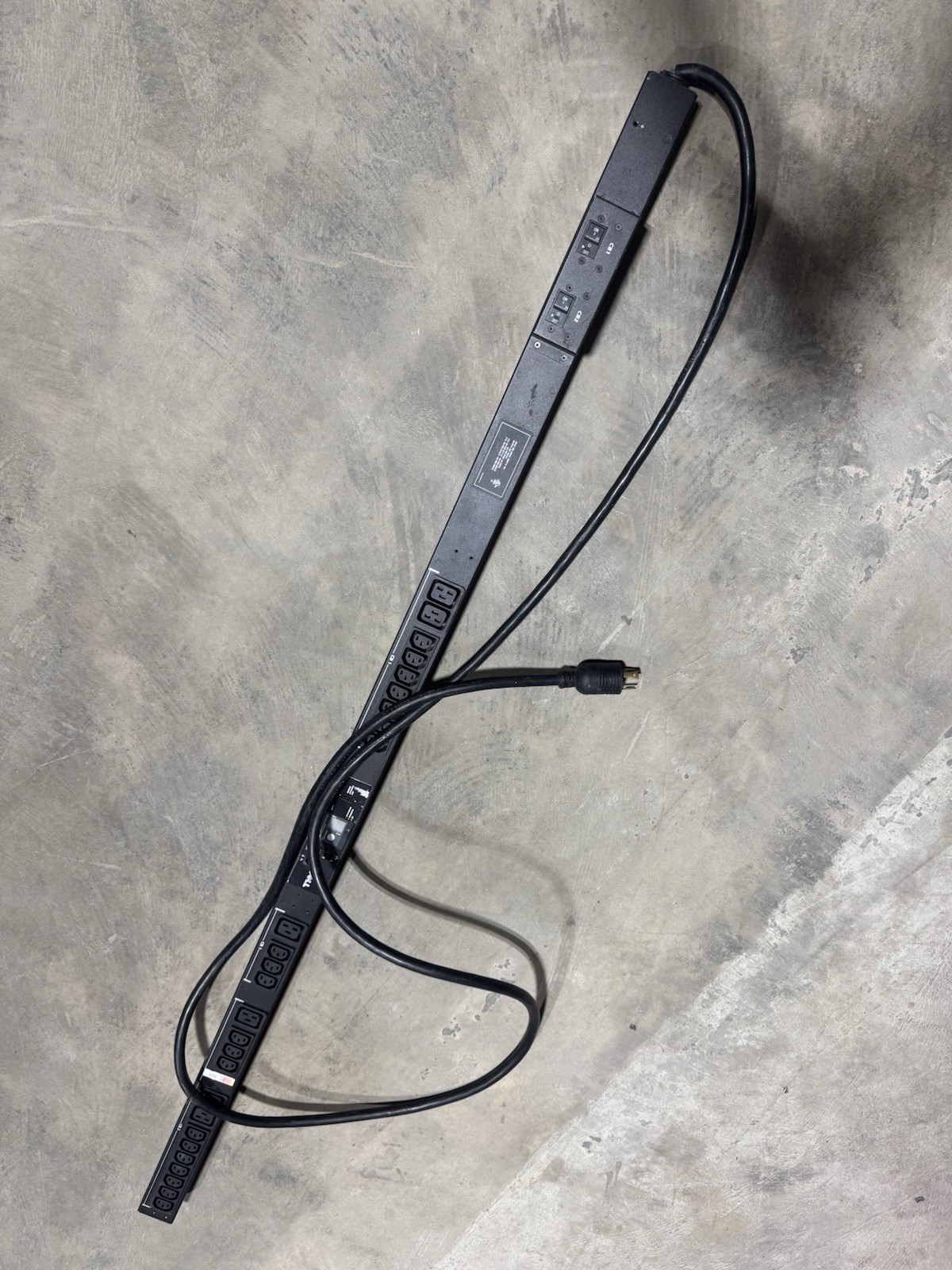 Dell DELL6805 240V 20A Metered PDU G740N