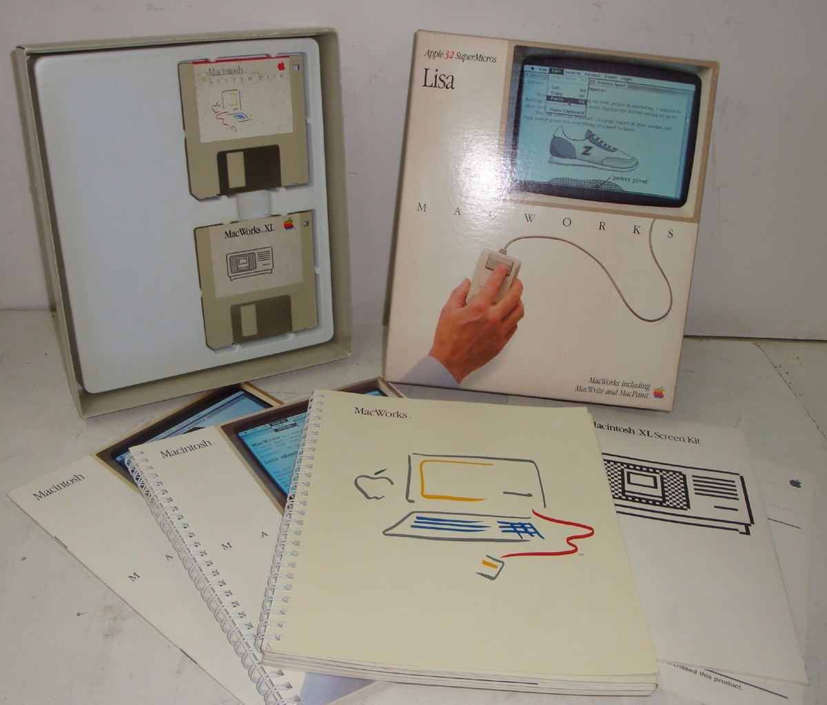 APPLE LISA  32 SUPER MICROS MACWORKS COMPLETE  MANUALS  SOFTWARE SET WITH DISCS