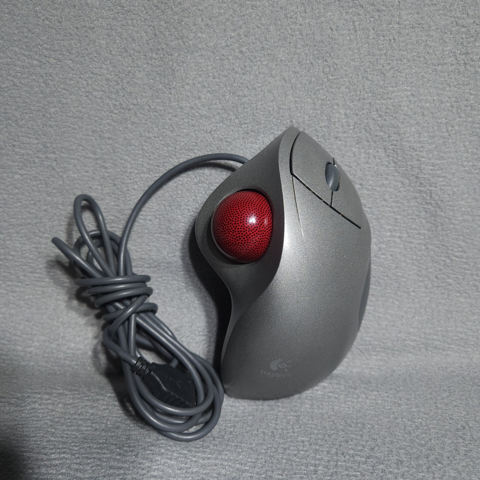 Logitech TrackMan Wheel, P/N 804360-1000, M/N T-BB18, wired USB, red ball