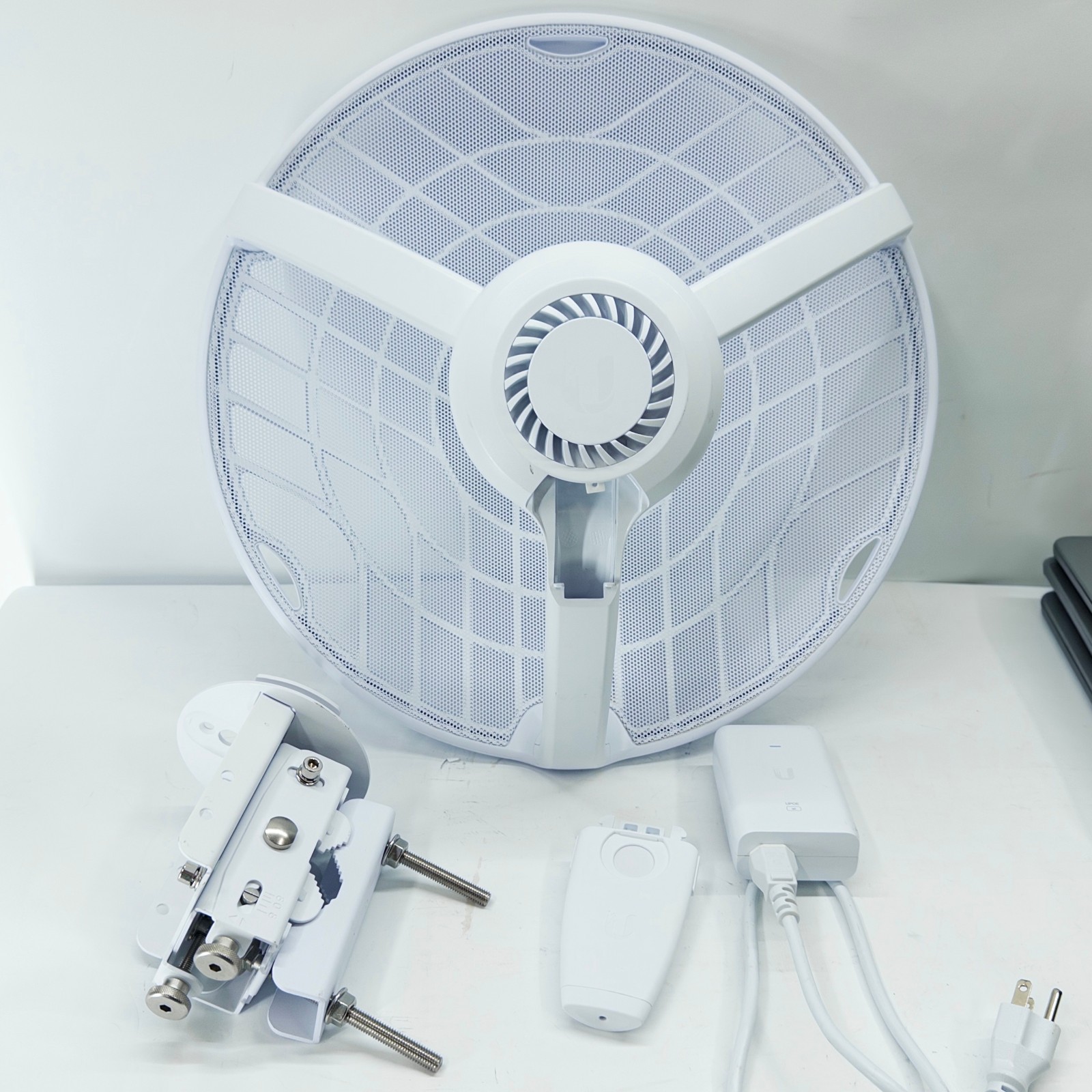 Ubiquiti airFiber 60 GHz Long Range Radio 7.5 Mile 60 GHz with POE AF60-LR-US