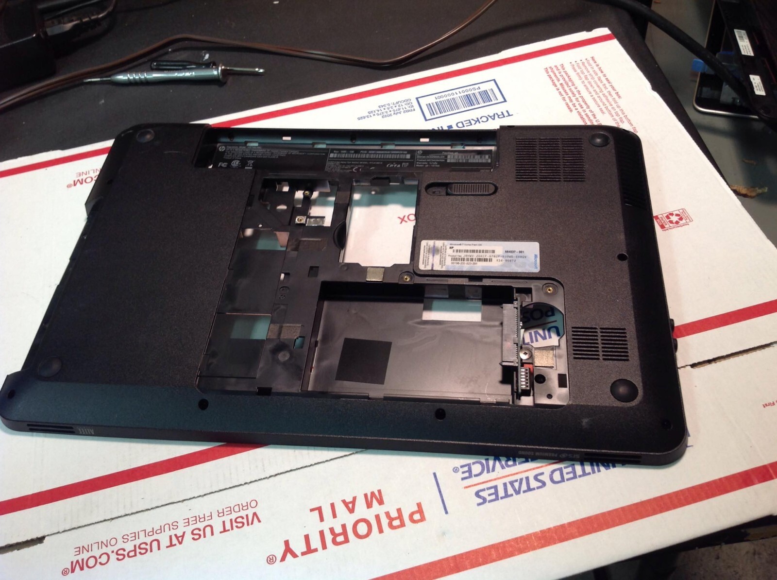 639569-001 6070B0490901 GENUINE HP BASE COVER PAVILION G6-1B70US (GRADE A)