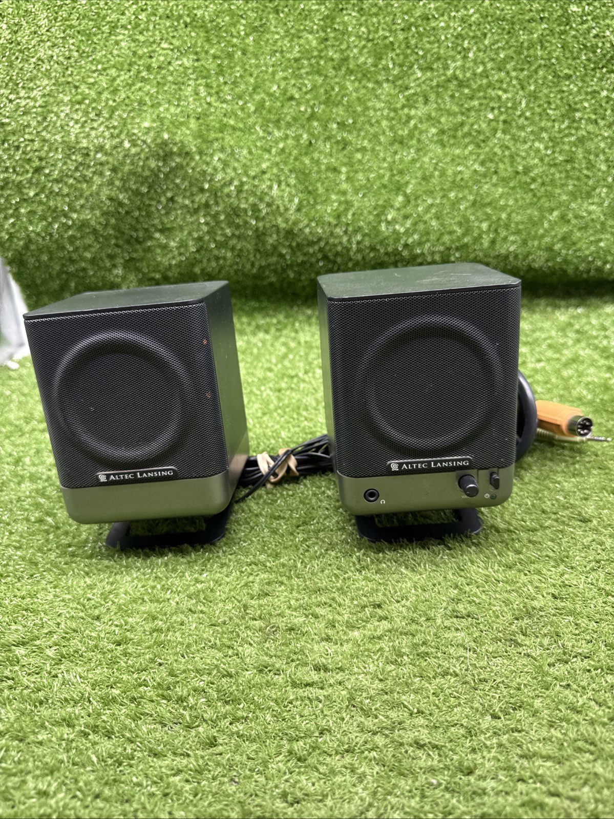 Altec Lansing Amplified Speaker System 221 2-Piece Set S3