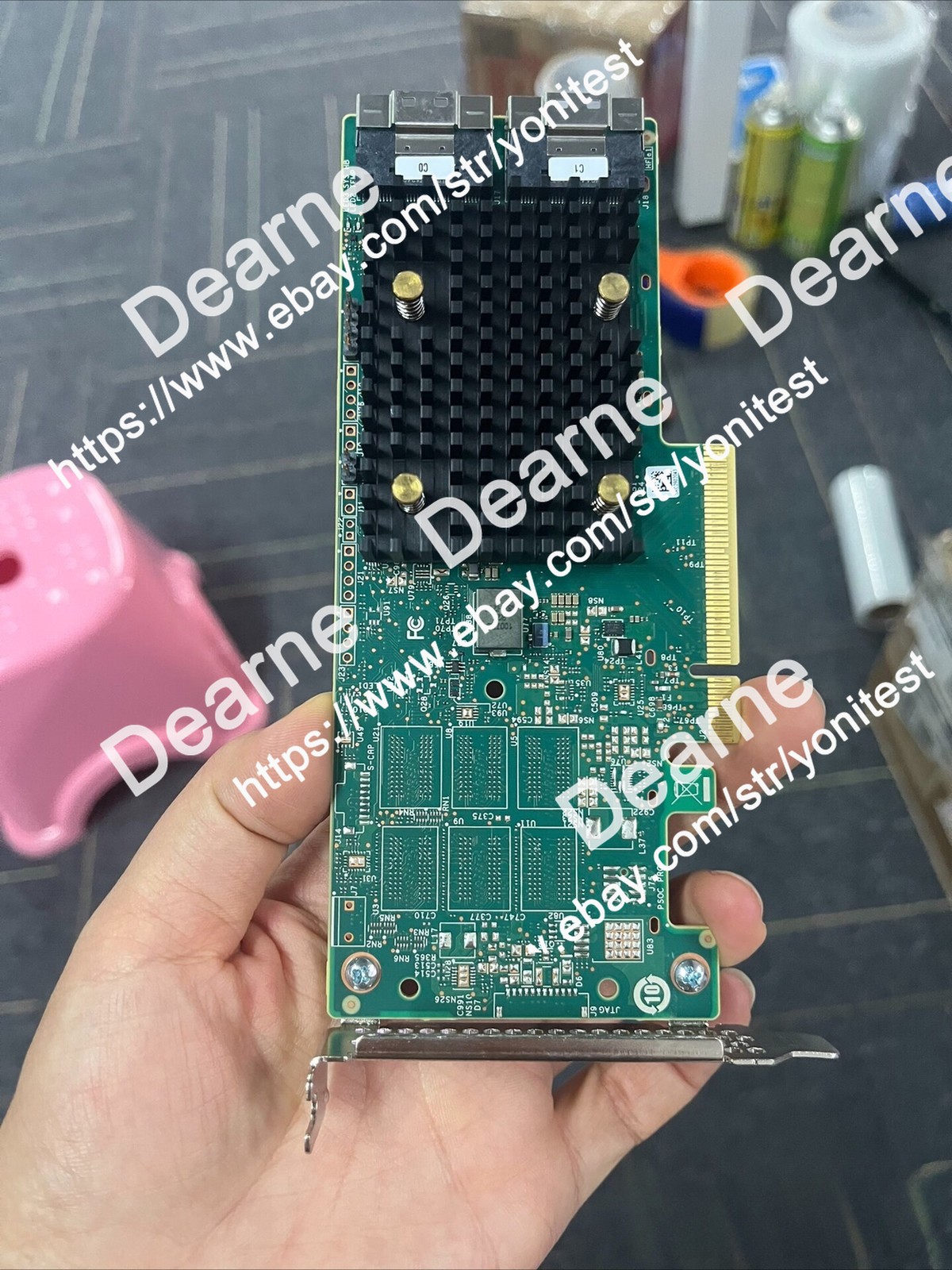Broadcom HBA 9500-16i Tri-Mode storage controller SATA 6Gb/s / SAS 12Gb/s / PCIe