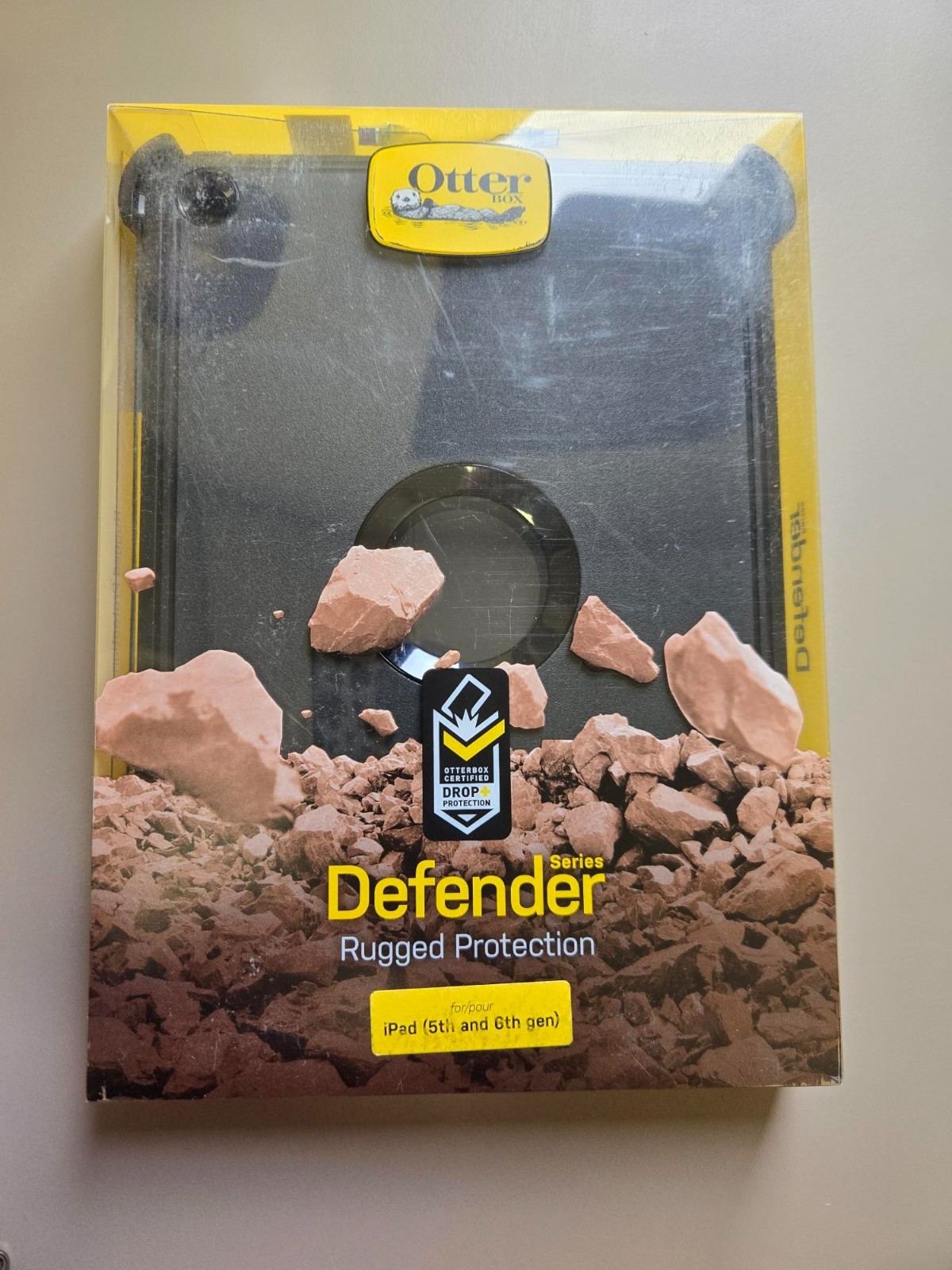 OtterBox 7755876 Defender Case for Apple iPad 5th and 6th Generation - Black