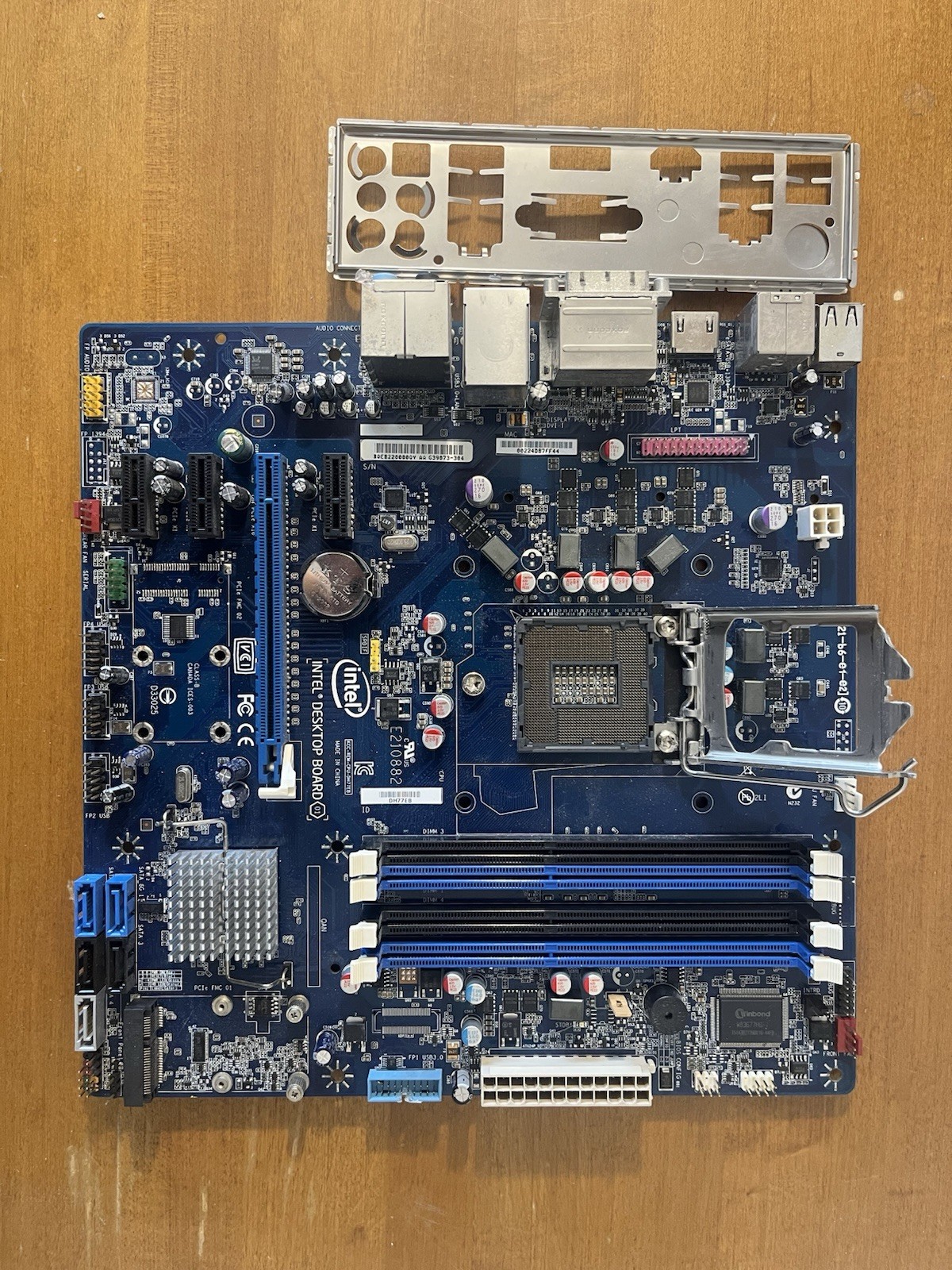 Intel DQ67SW Desktop Board MicroATX LGA1155 DDR3 4-Slot w/ I/O Shield