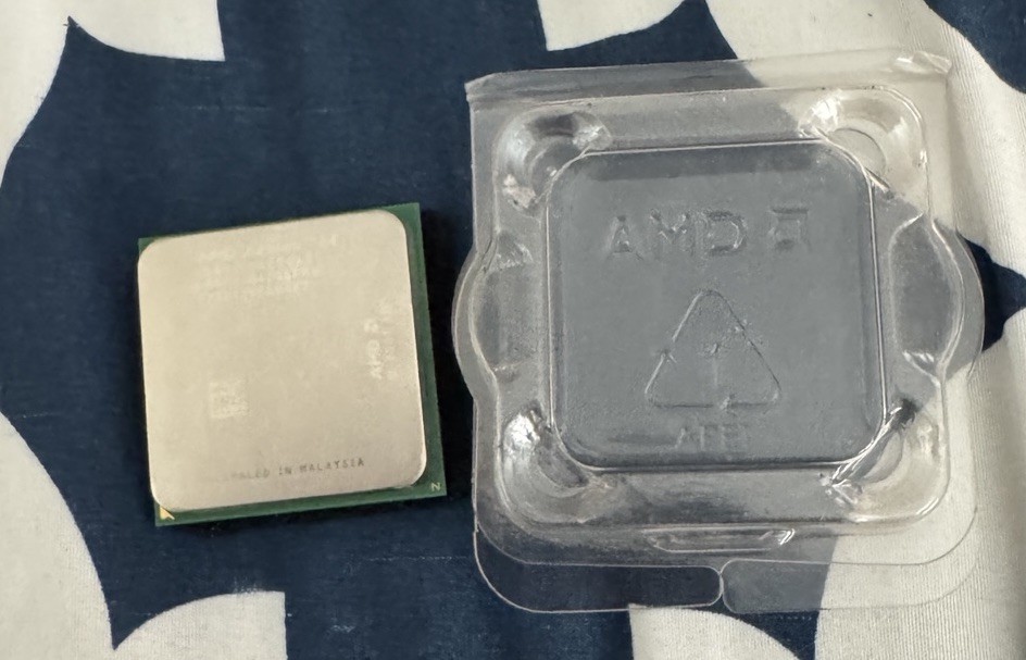 Vintage 2001 AMD Athlon 64 ADA3000AEP4AX CPU Socket 754 Tested