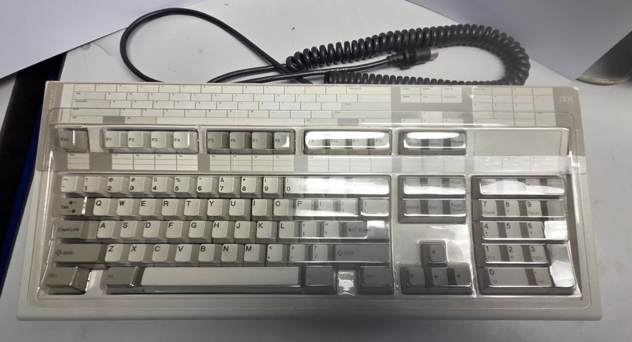 1986 IBM Model M Buckling Spring Keyboard 1390120 Silver Square Badge ++