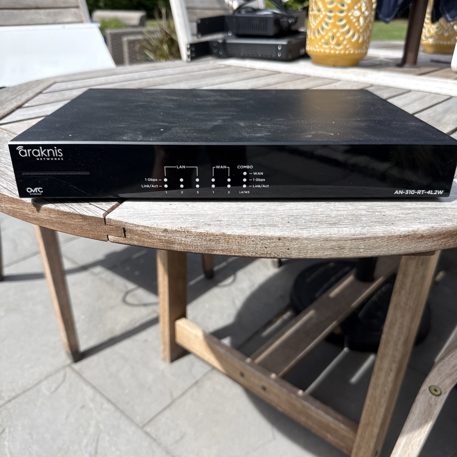 Araknis 310 Dual-Wan Gigabit VPN Router AN-310-RT-4L2W
