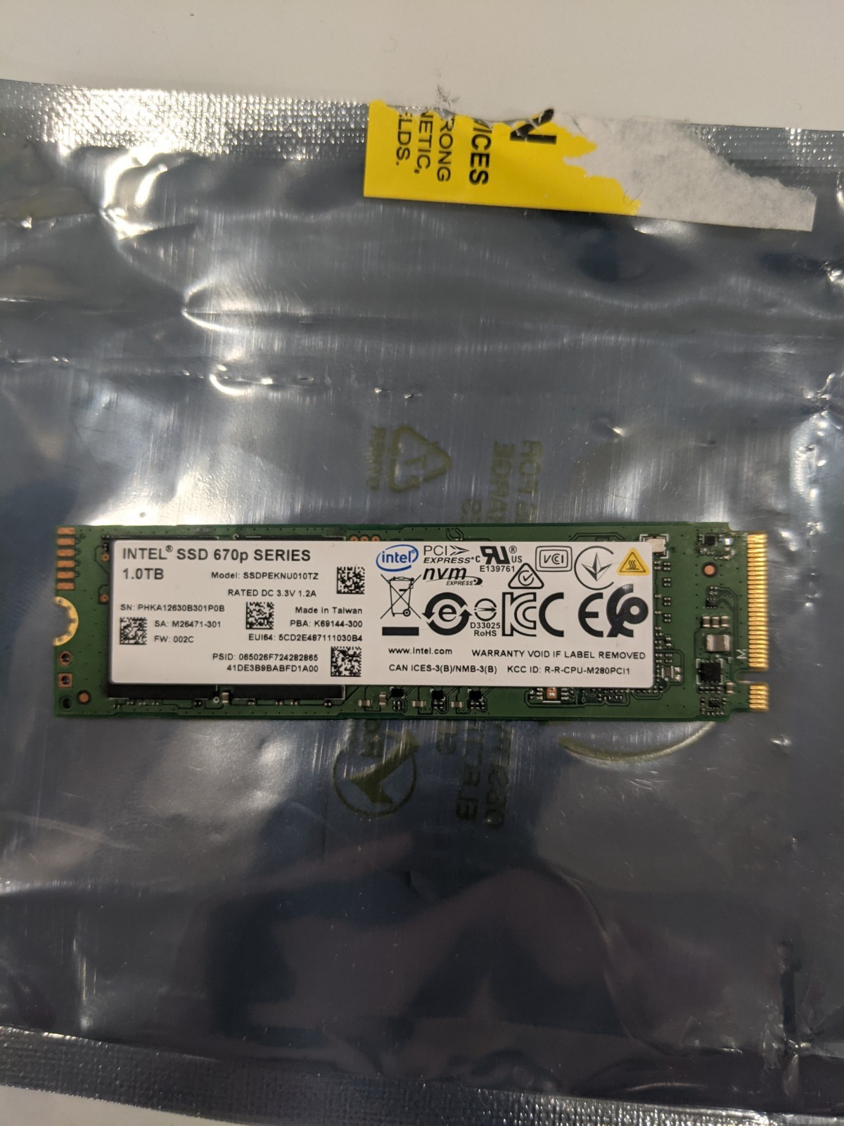 Intel 670p Series SSDPEKNU010TZ 1TB 2280 M.2 NVMe SSD - 17hrs powered on, 800GBW