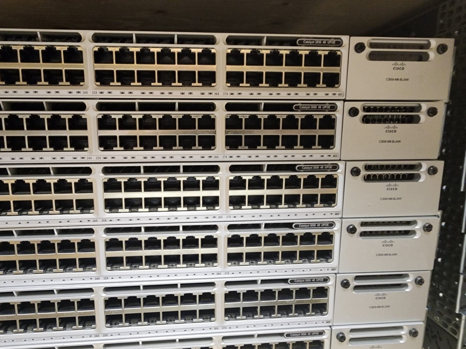 Cisco WS-C3850-48U-L 48 Port UPOE Switch 1100WAC PS 3850