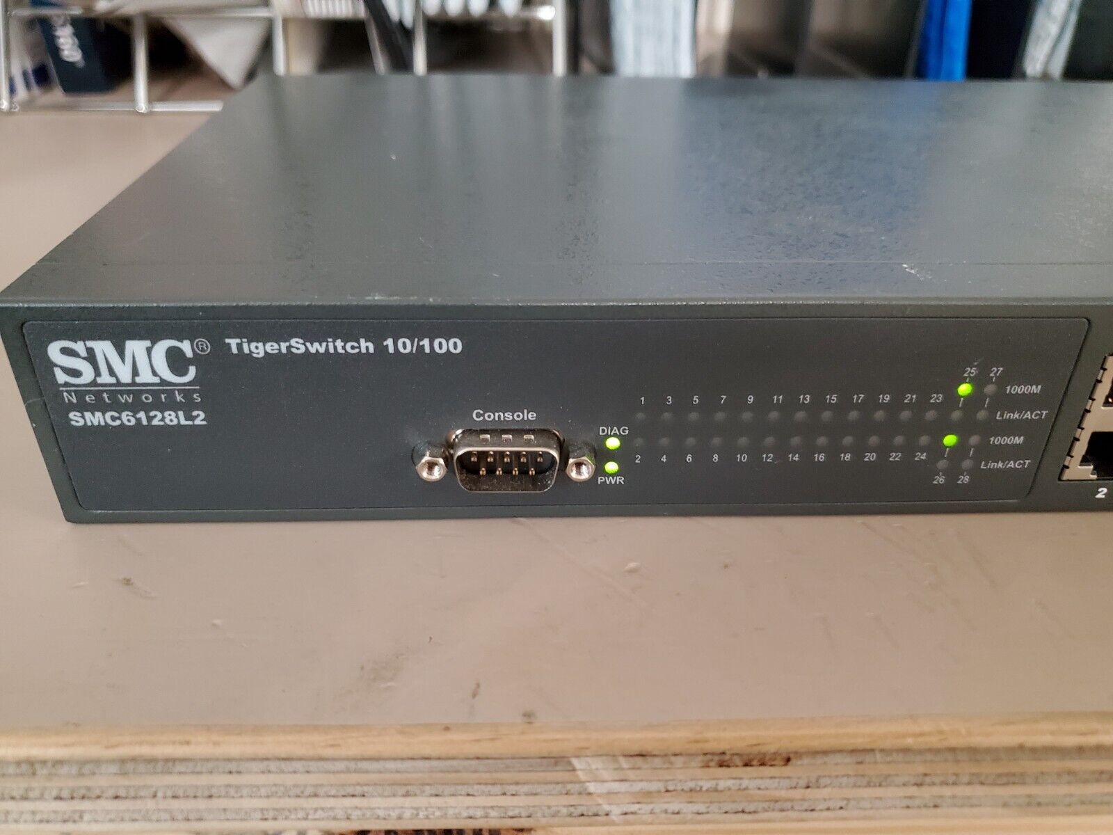 SMC Networks TigerSwitch 10/100 SMC6128L2 24-Port Managed Switch Tested w/ Cable