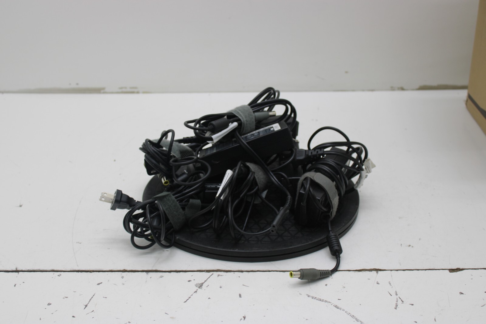 Lot of 5 Lenovo 90W AC Laptop Adapters - Big Barrel - 42T4430 & Similar