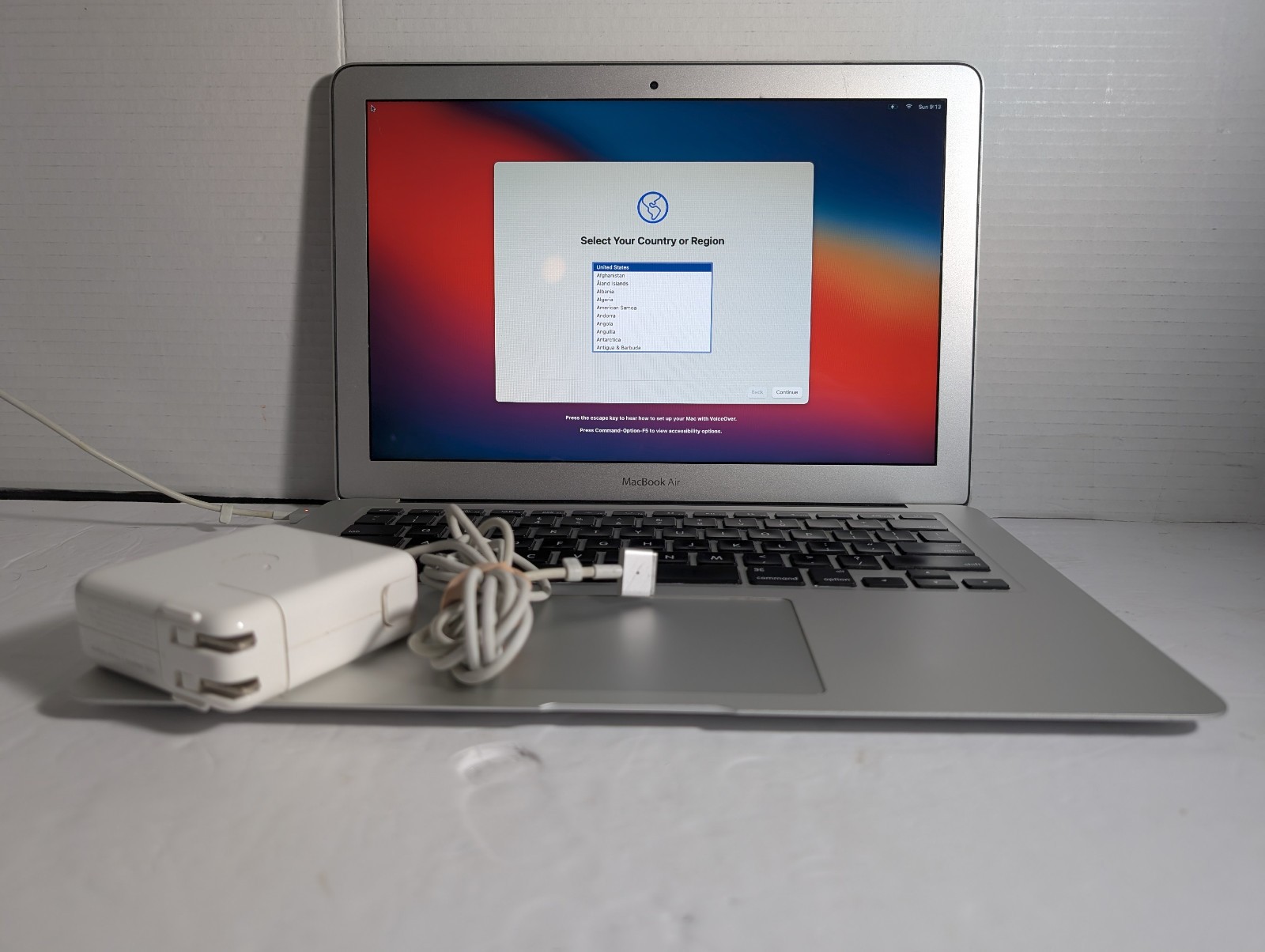 Apple MacBook Air 13" (Mid 2013) 1.7GHz i7 / 4GB / 128GB SSD -  Very Good