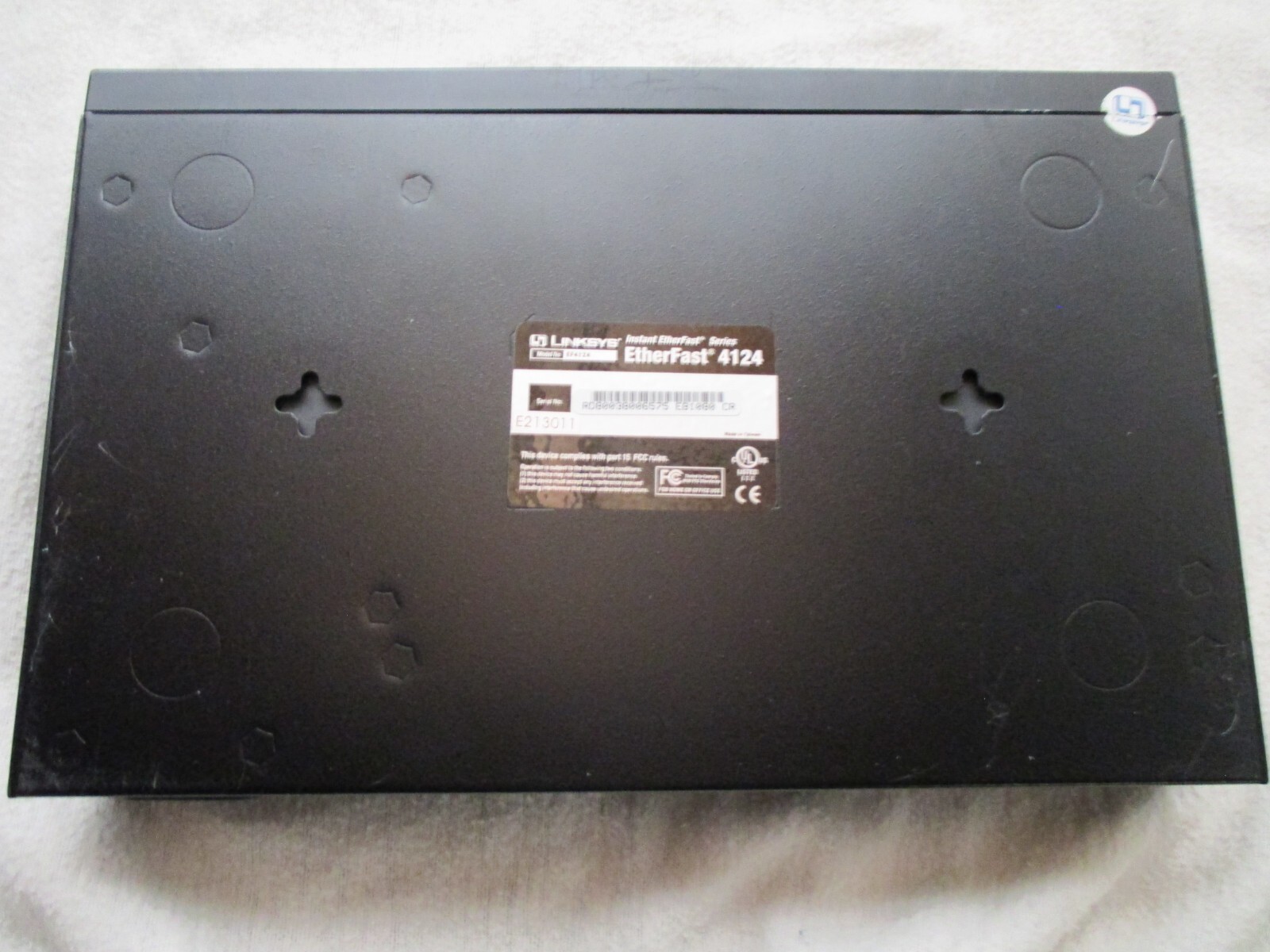 Linksys EtherFast 4124 - Switch - 24 x 10/100 - Desktop/Wall Mount