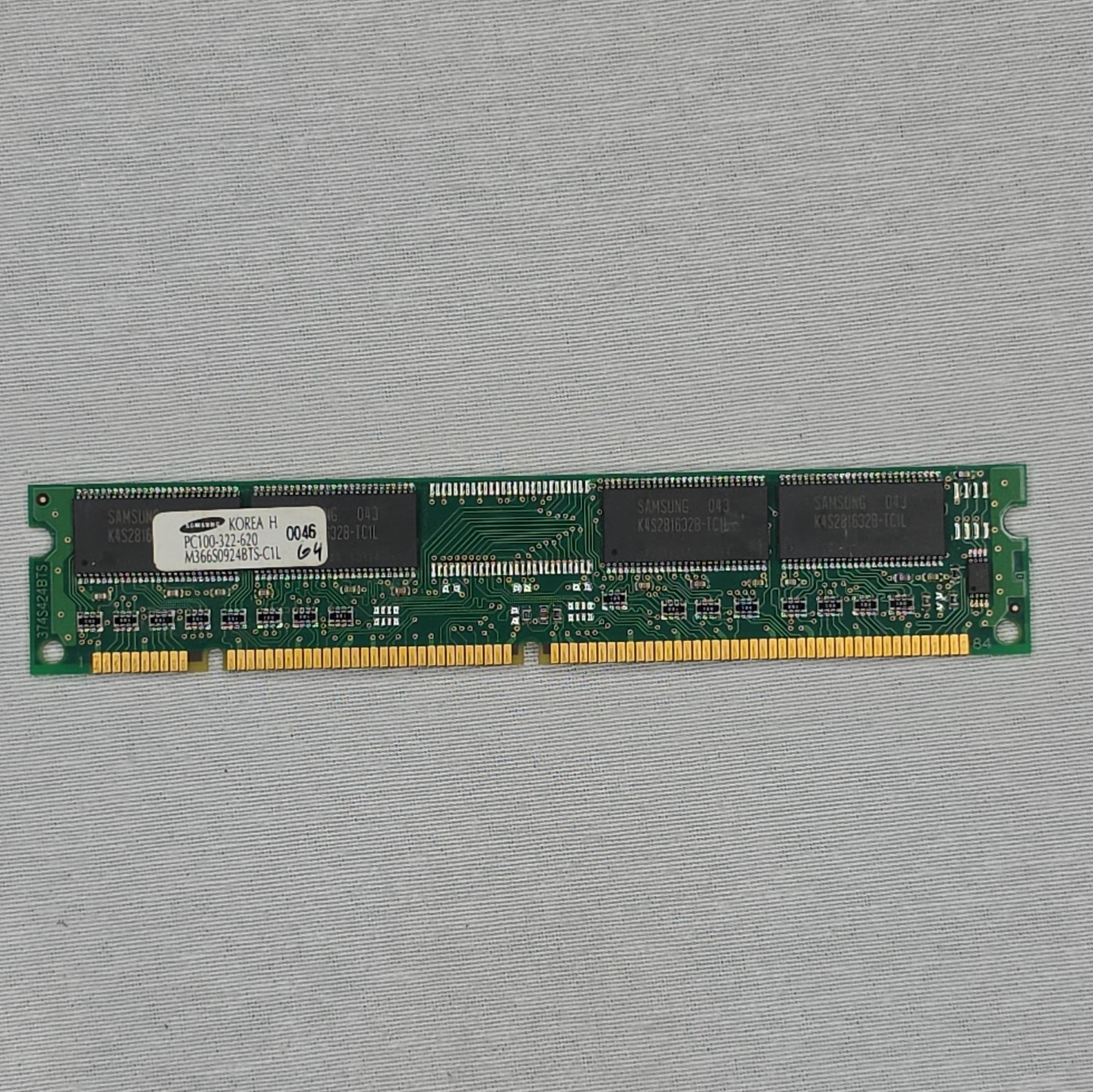 Samsung 64MB SDR SDRAM DIMM PC100-322-620 168-Pin 1x64MB M366S0924BTS-C1L