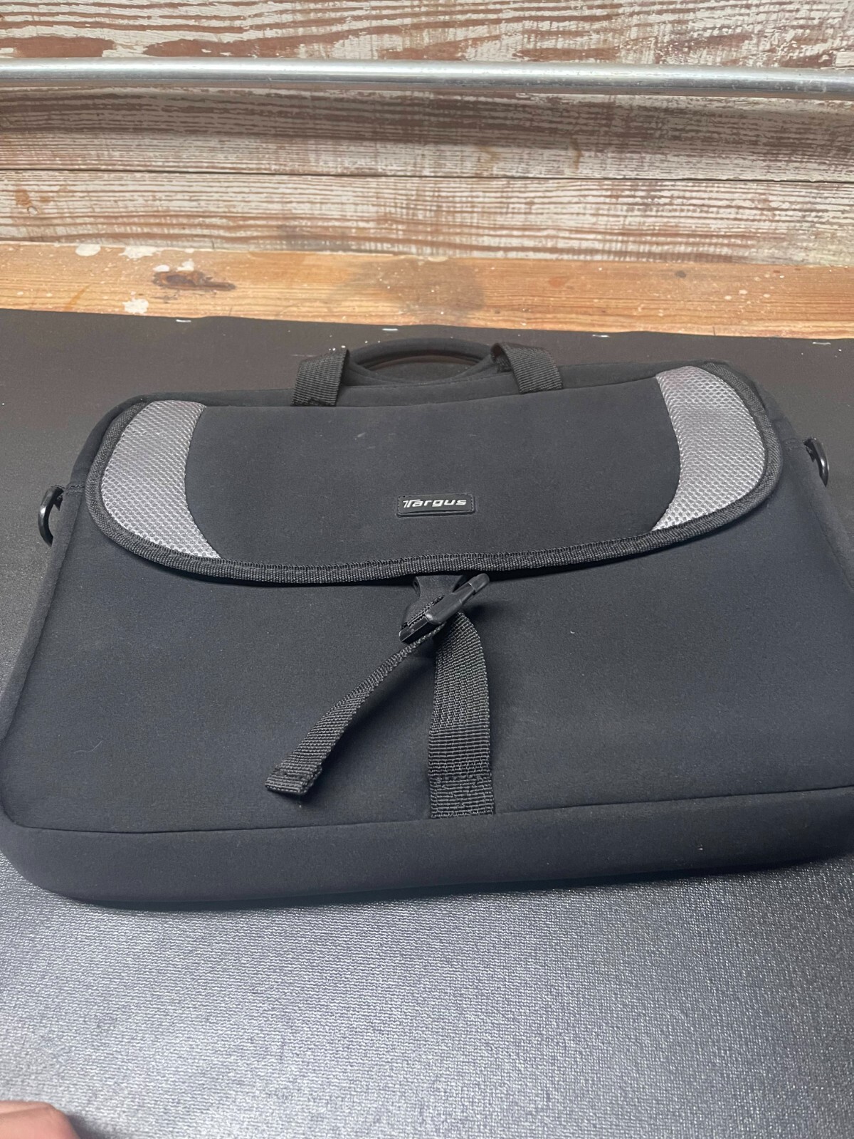 TARGUS CVR200-12 Neoprene Laptop Bag/Sleeve 16x13" Black-Gray
