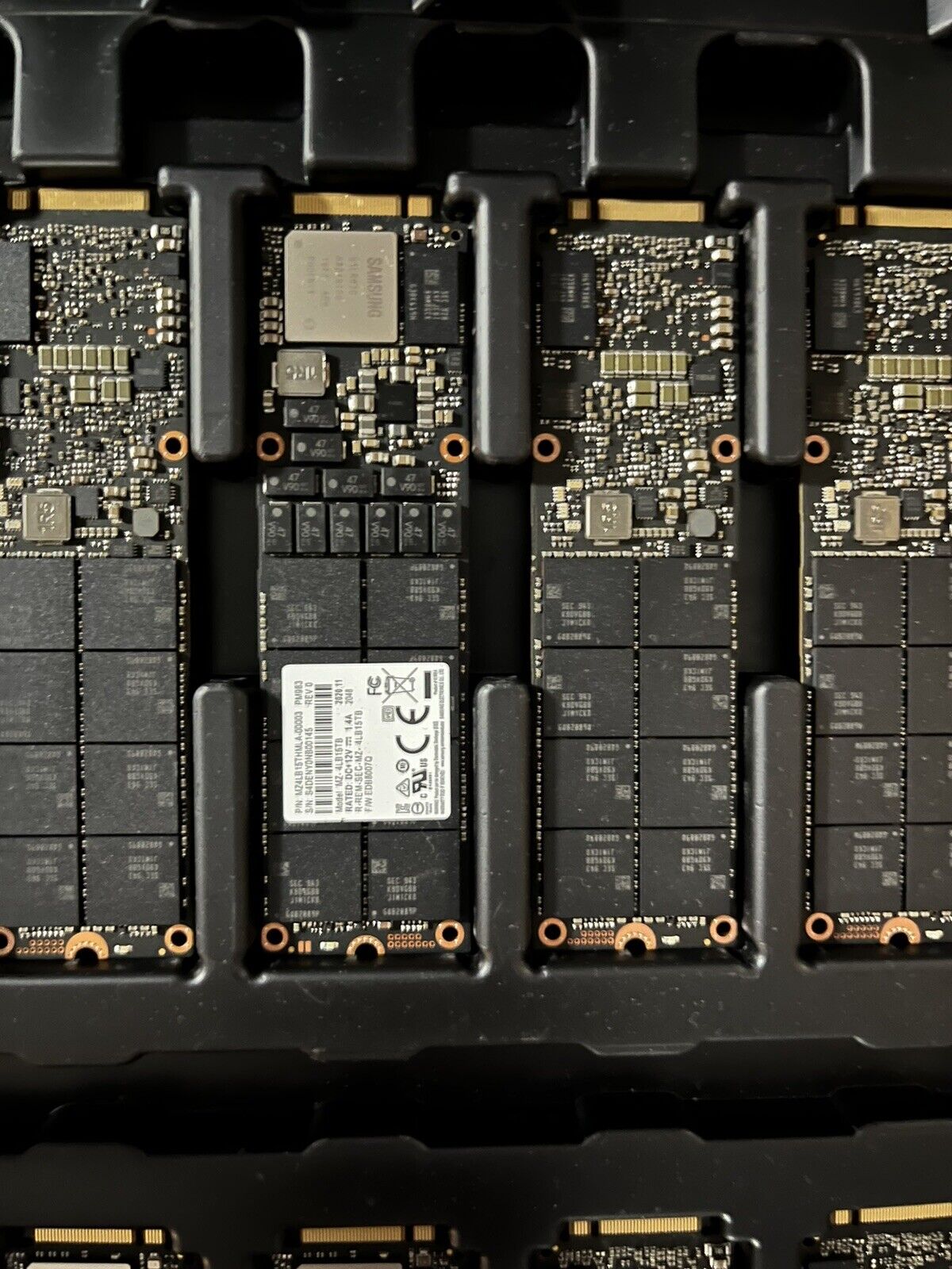 Samsung 15.36 TB PCI Express 3.0 X4 NVME NF1 30.5X110 2.5-inch SSD