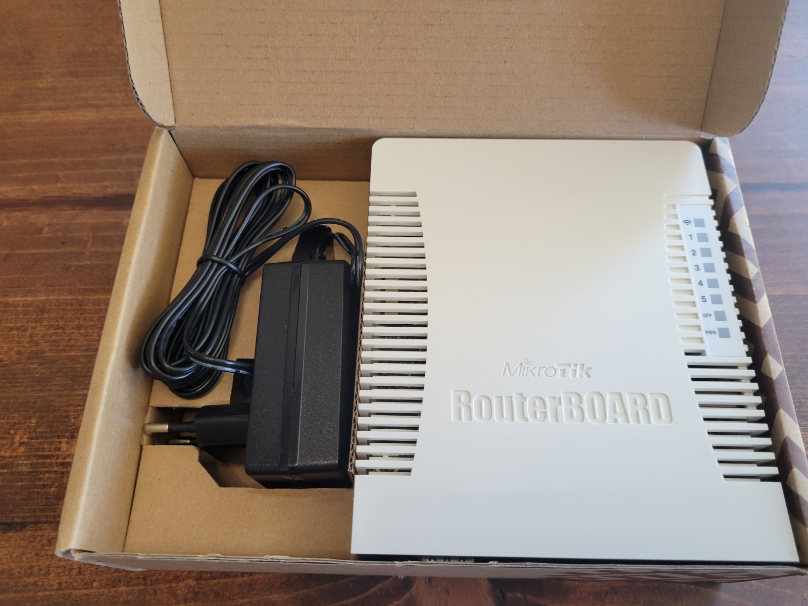 MikroTik hAP AC RouterBoard (RB962UiGS-5HacT2HnT) Triple Chain - EU (European) 