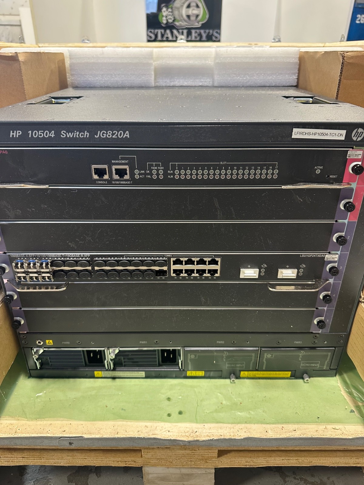 HP JG820A 10504 TAA Switch Chassis W 4x JG340A 2x JG375A 1x JG380A 3x JC610A New