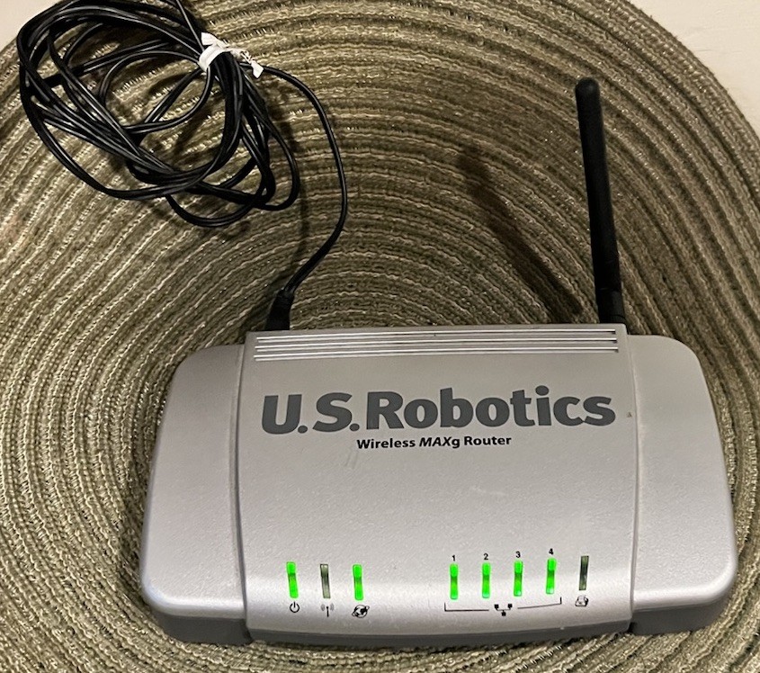 Prowled in Fantastic condition U.S. Robotics Model USR5461 Wireless MAXg Router