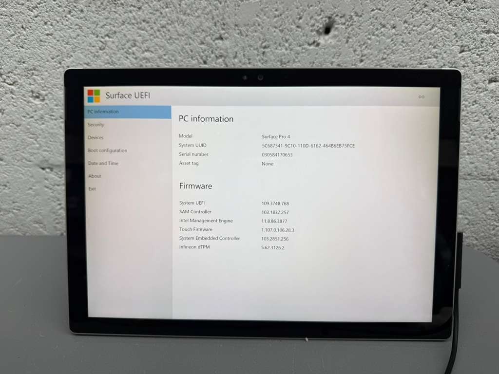 Microsoft Surface Pro 4 12.3" i5-6300U 8GB RAM 256GB SSD