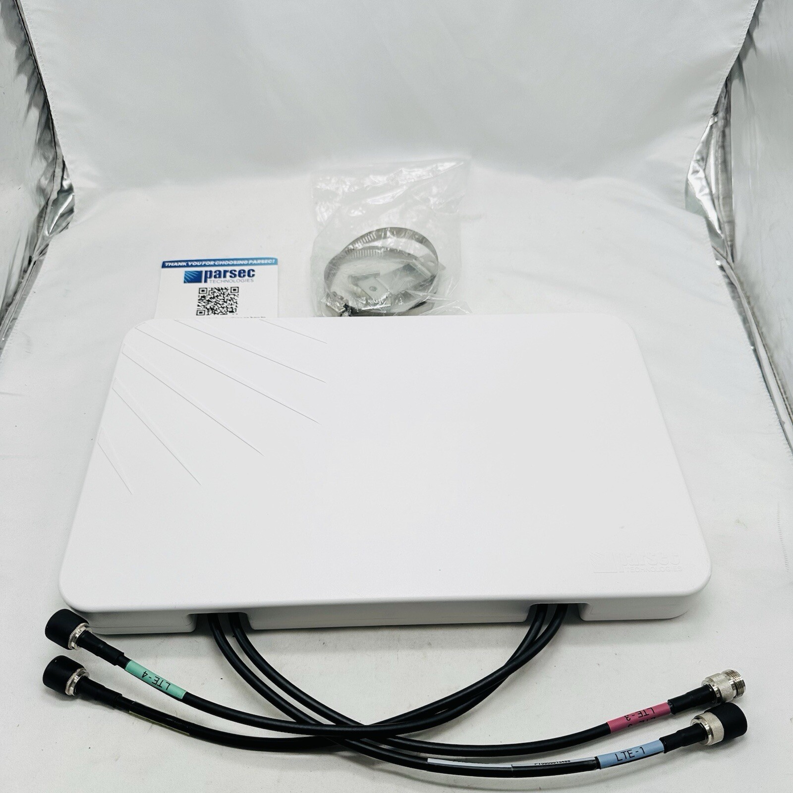 Parsec Akita 4x4 MIMO Omni-Directional 5G LTE Wall/Pole Mountable Antenna