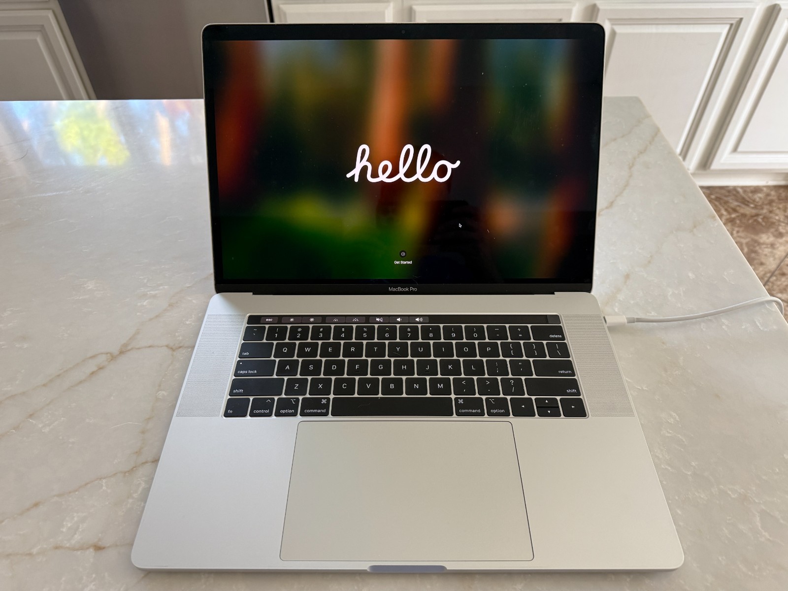 Apple MacBook Pro 15” 2.9 GHz 6-Core Intel Core i9 32GB RAM 1TB-AMD Radeon Pro 5